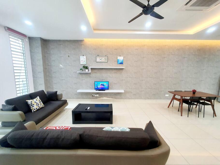 MODERN STYLISH 2STOREY HOUSE 8PAX@ALMA NEAR JUSCO photo 5