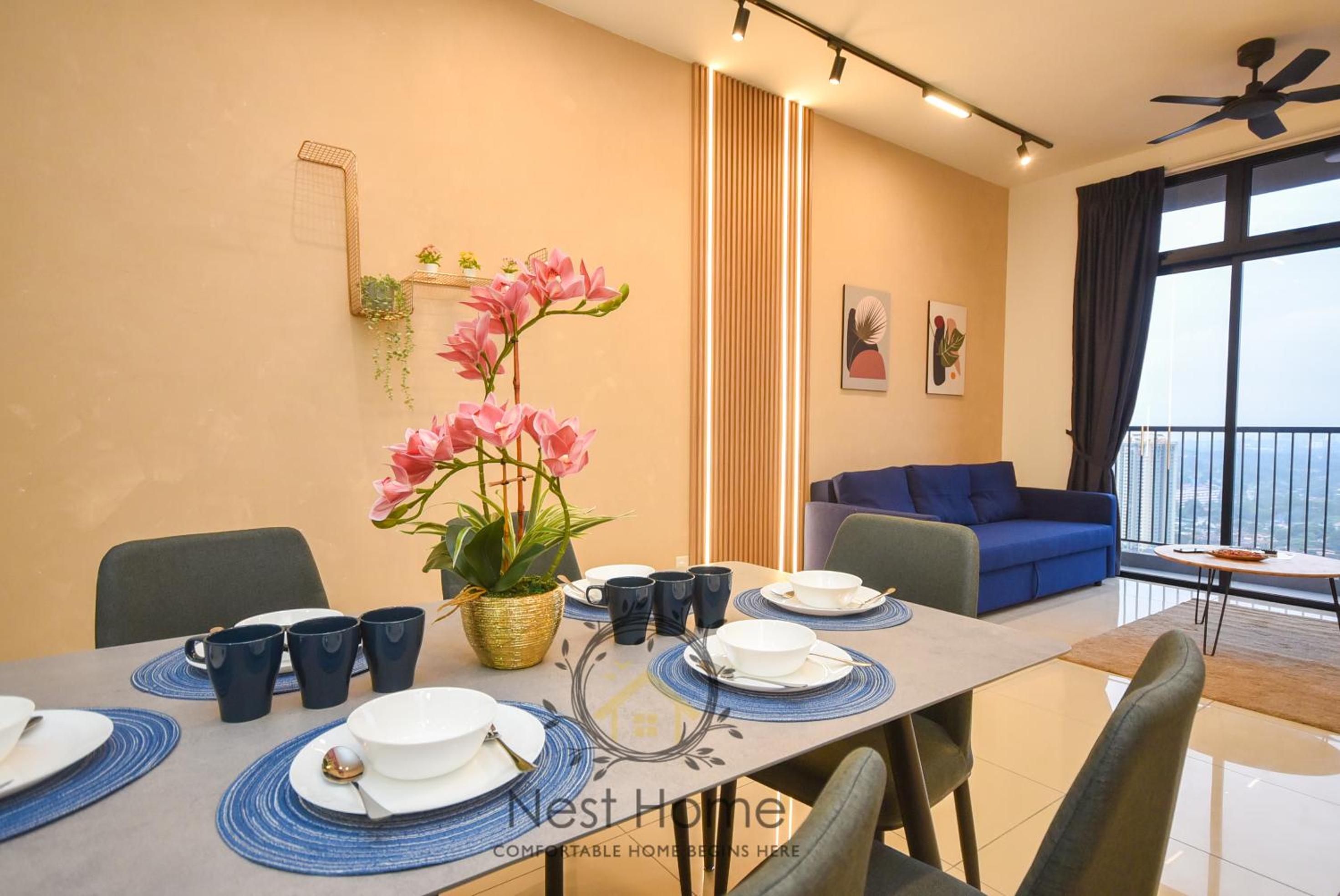 Twin Tower Residence by Nest Home【5 mins walk to CIQ】