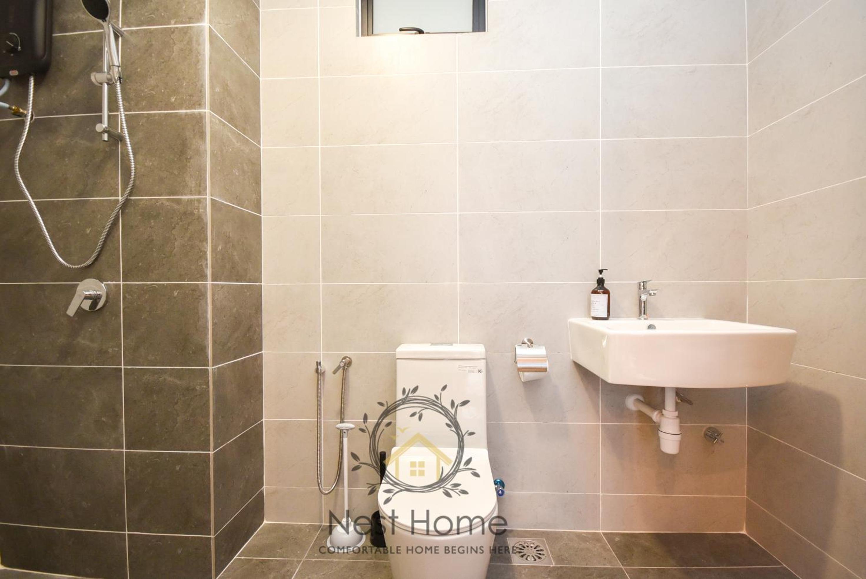 Twin Tower Residence by Nest Home【5 mins walk to CIQ】