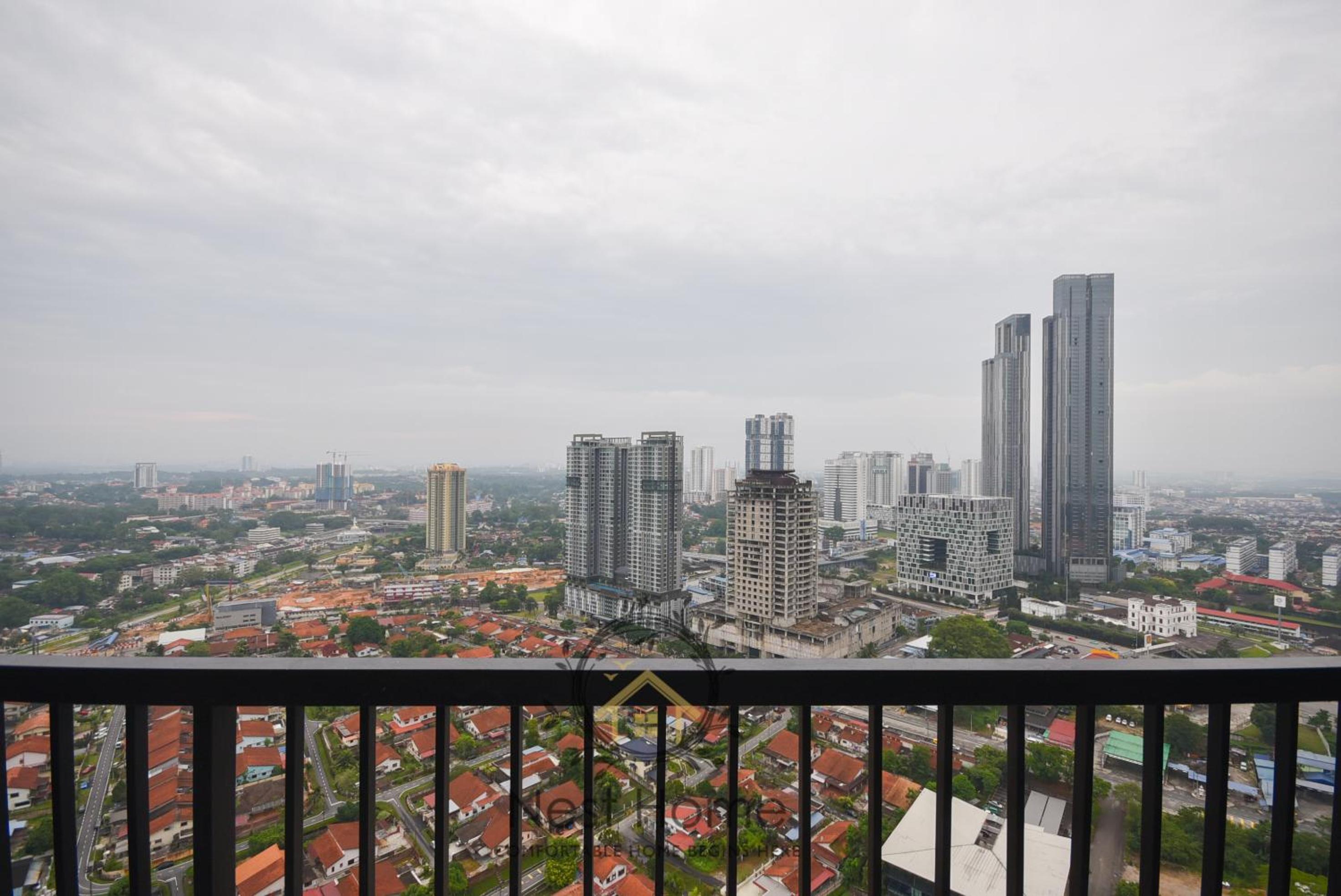 Twin Tower Residence by Nest Home【5 mins walk to CIQ】