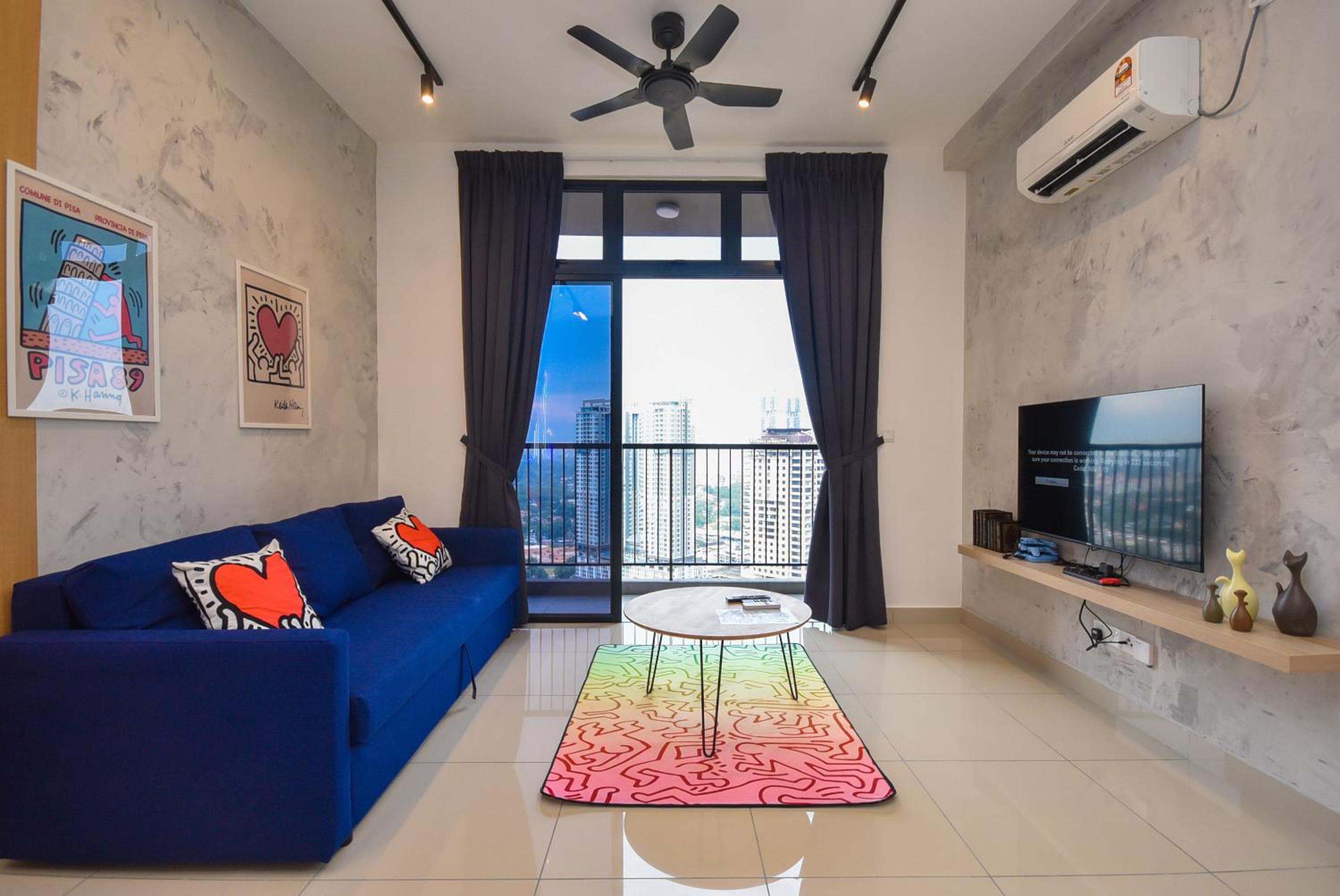 Twin Tower Residence by Nest Home【5 mins walk to CIQ】