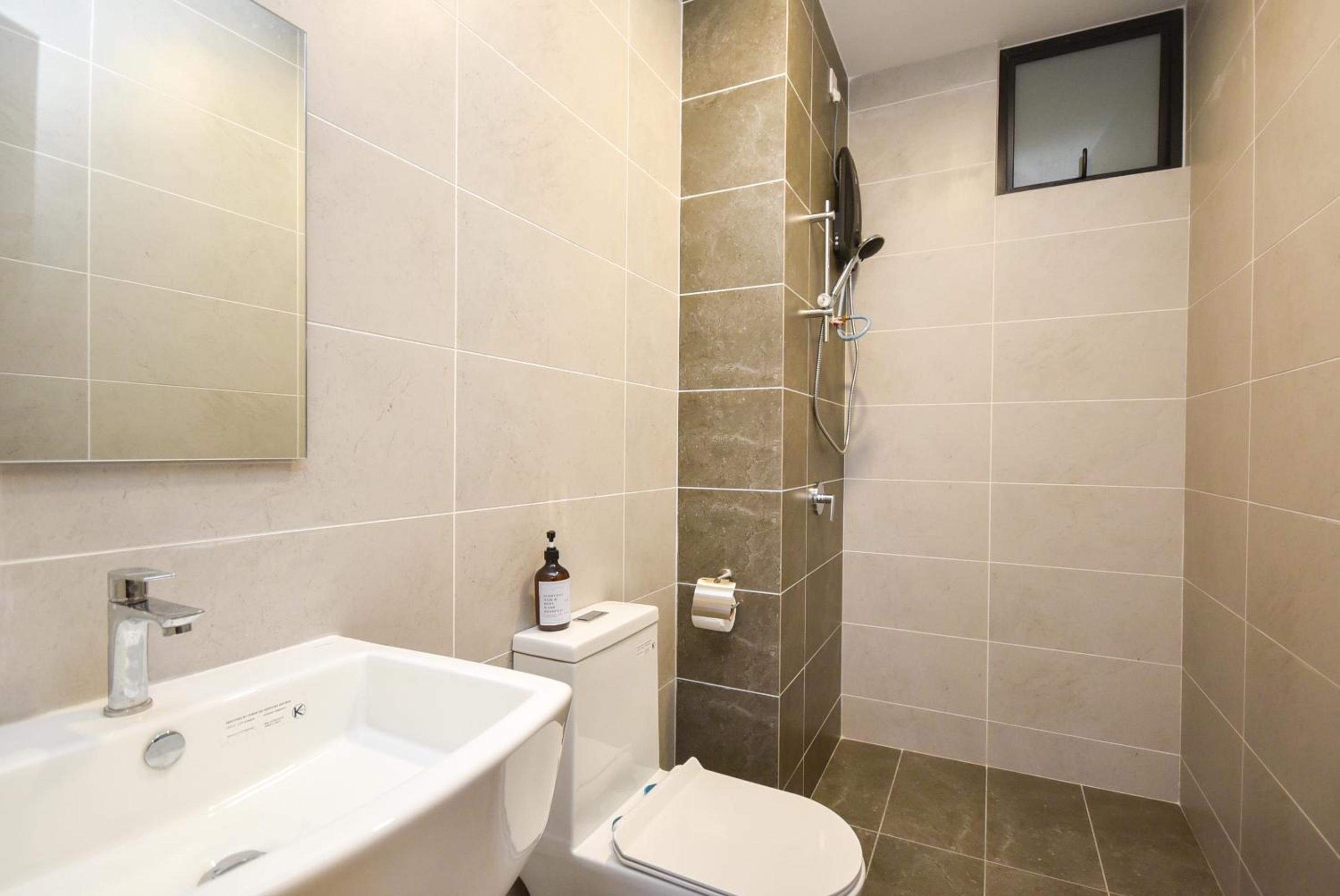 Twin Tower Residence by Nest Home【5 mins walk to CIQ】
