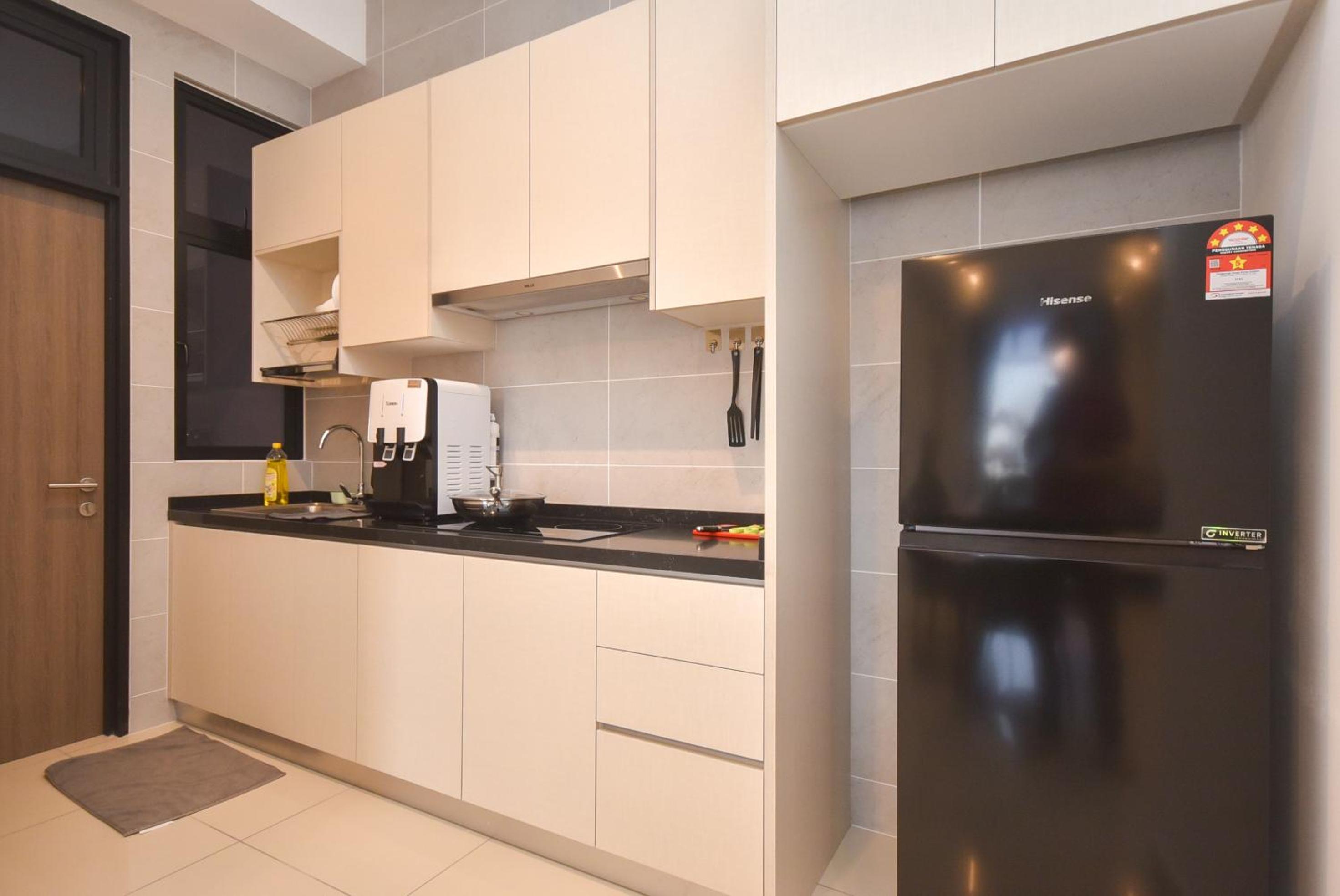 Twin Tower Residence by Nest Home【5 mins walk to CIQ】