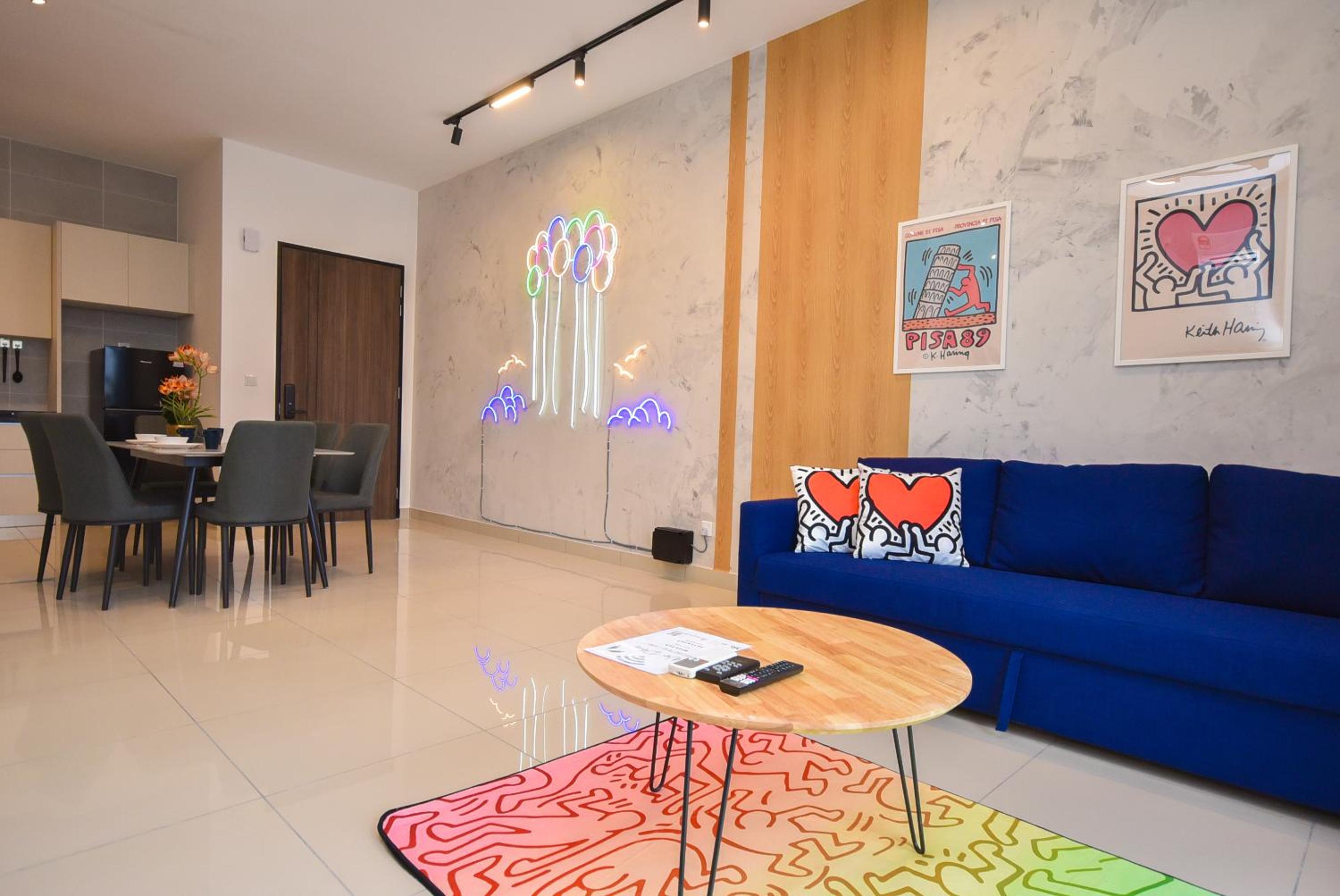 Twin Tower Residence by Nest Home【5 mins walk to CIQ】
