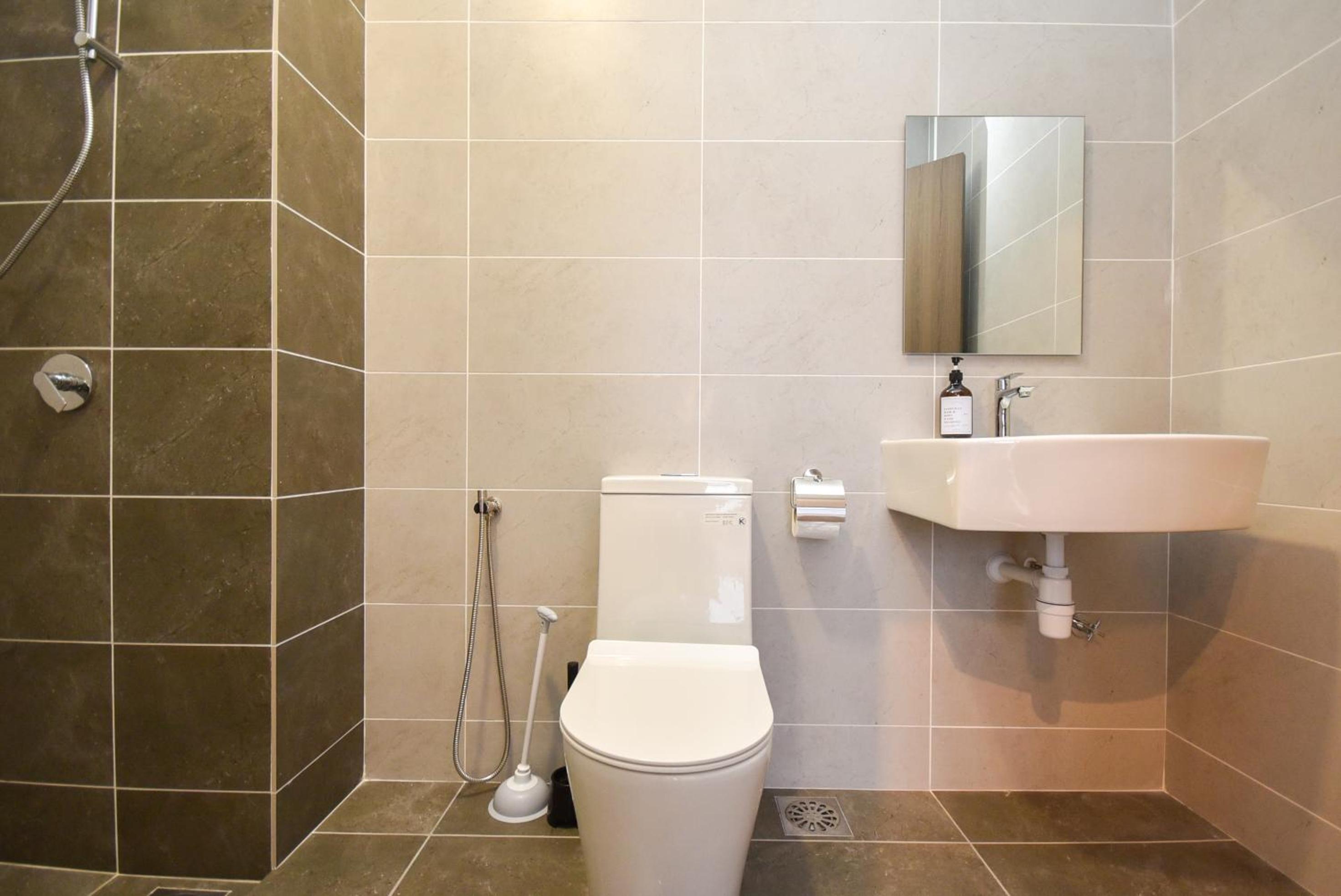 Twin Tower Residence by Nest Home【5 mins walk to CIQ】