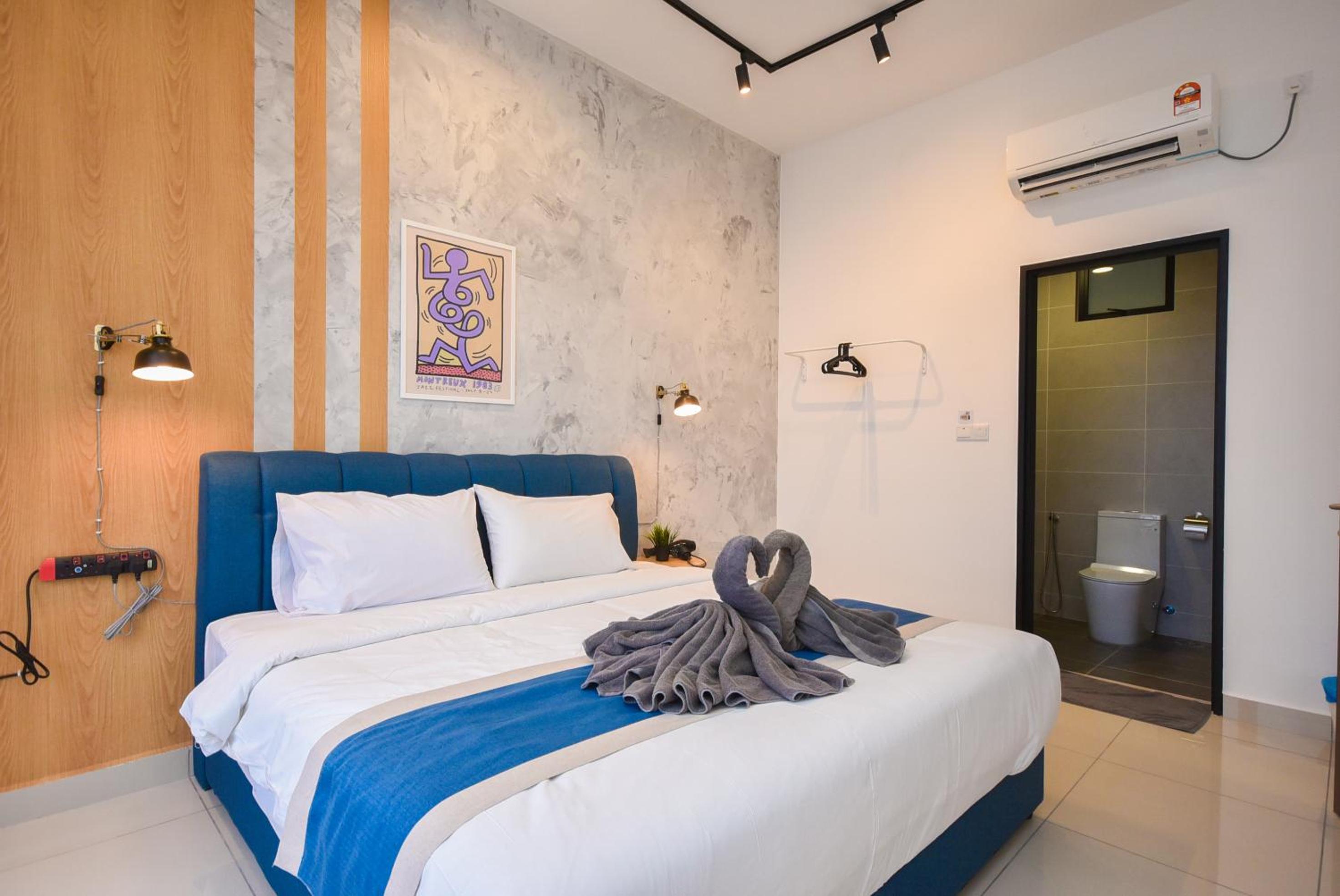 Twin Tower Residence by Nest Home【5 mins walk to CIQ】