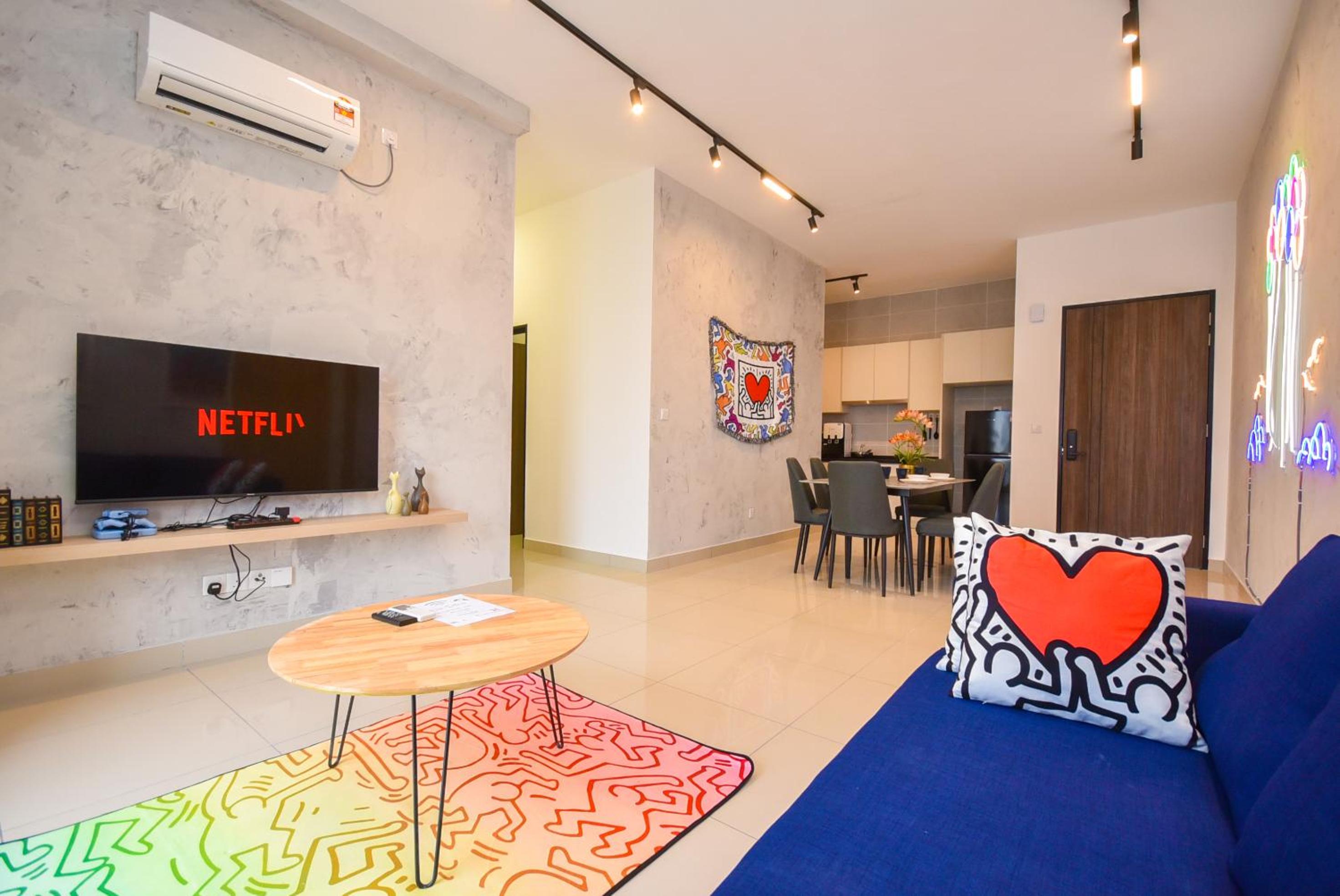 Twin Tower Residence by Nest Home【5 mins walk to CIQ】