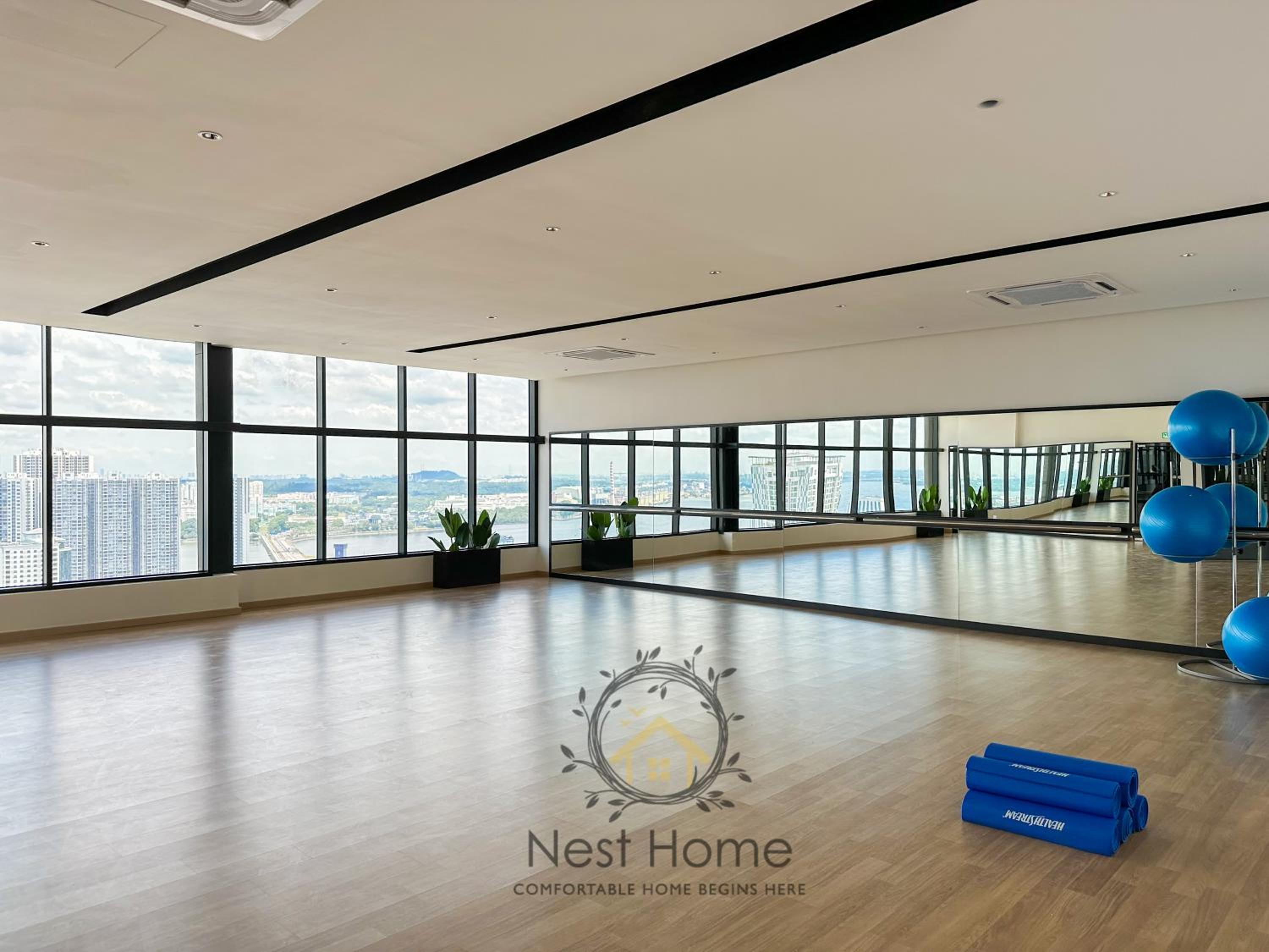 Twin Tower Residence by Nest Home【5 mins walk to CIQ】