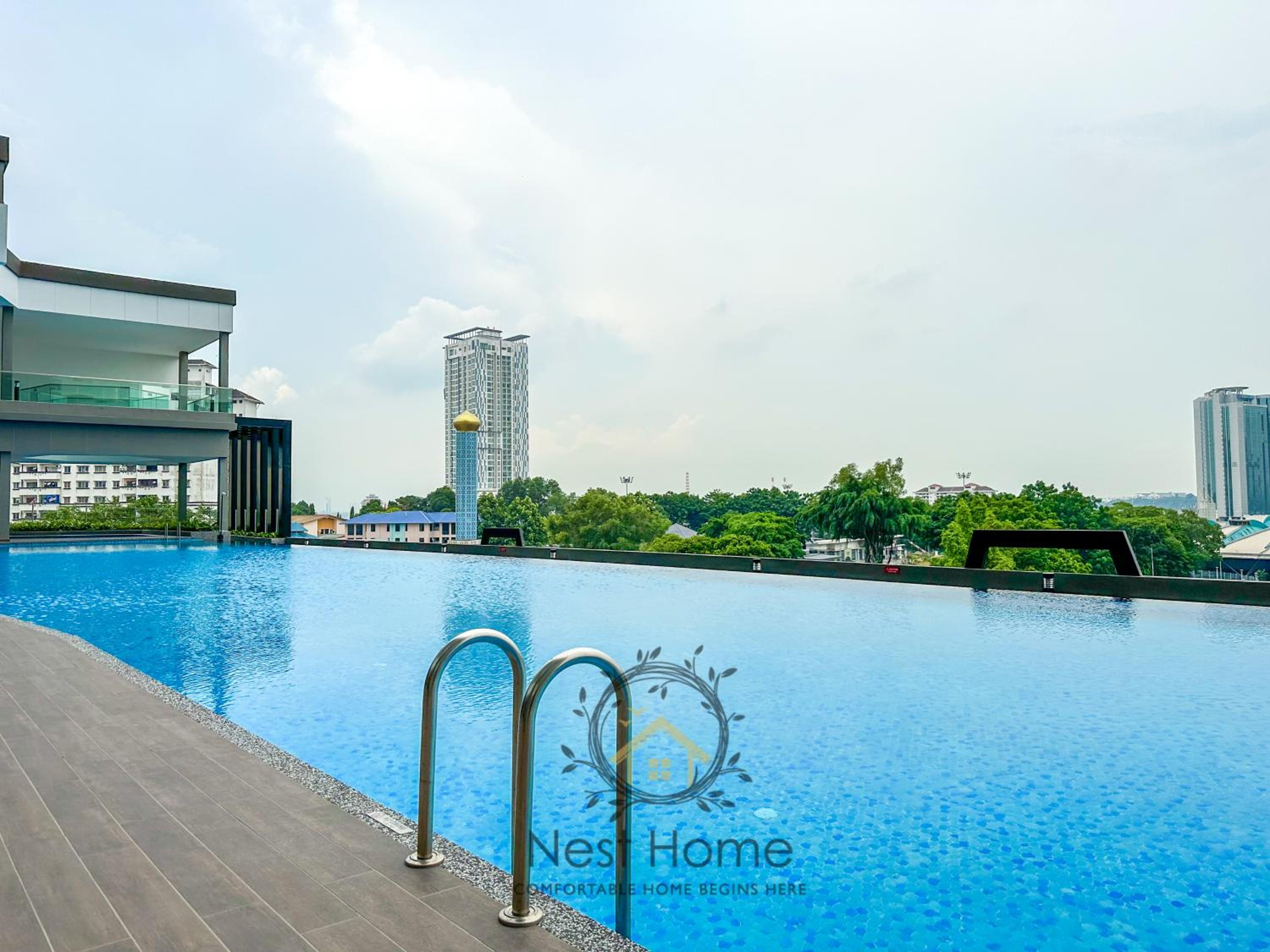 Twin Tower Residence by Nest Home【5 mins walk to CIQ】