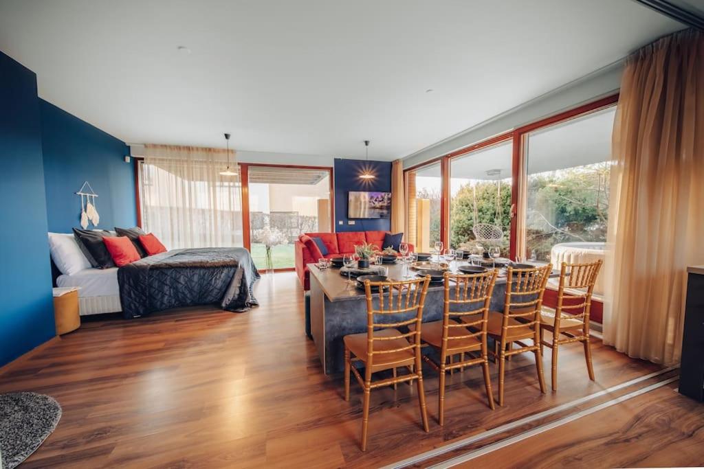 Marvel 2BD Apartment in modern villa with cozy terrace