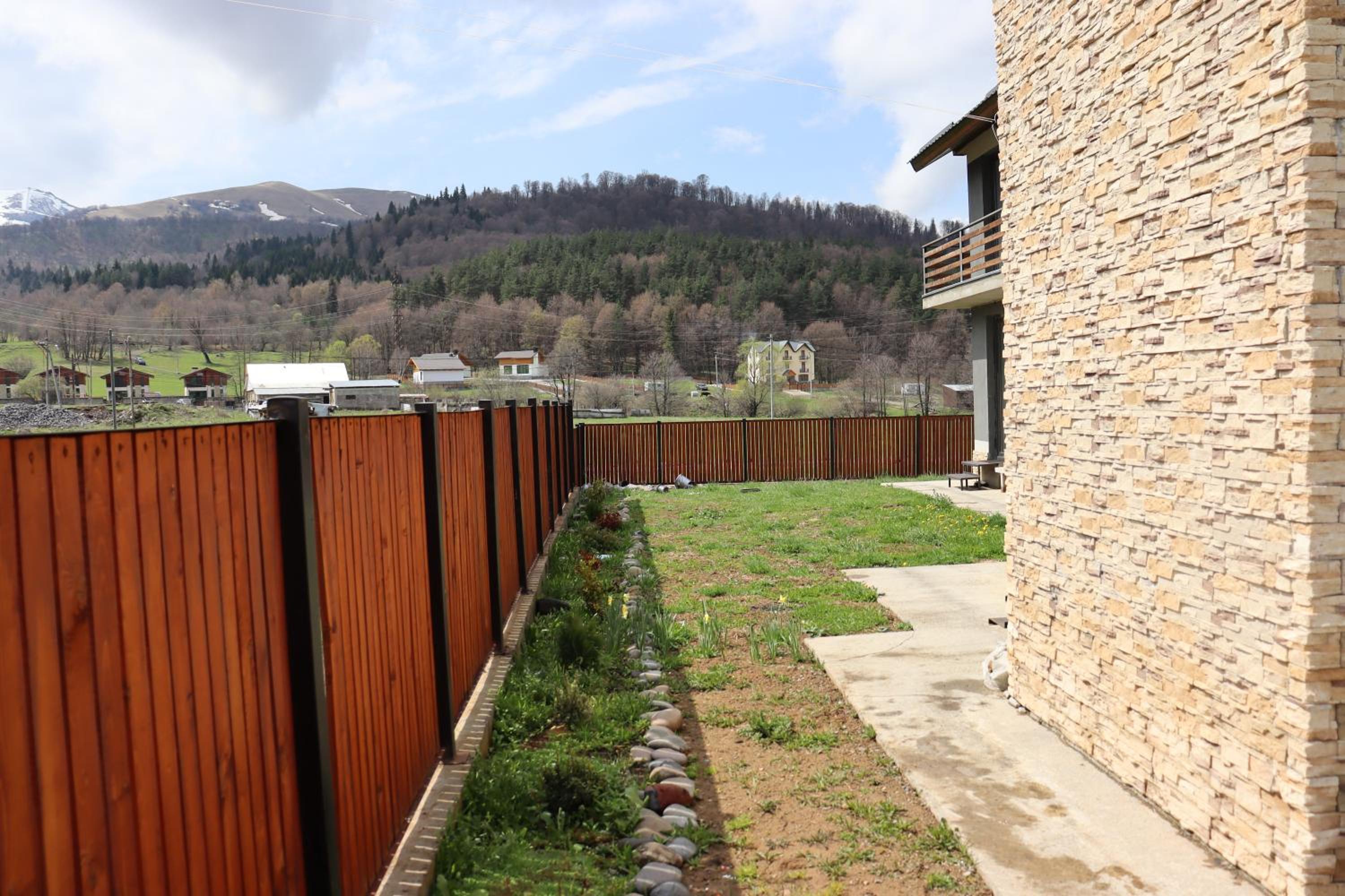 Townhouse in Mountains. view 4