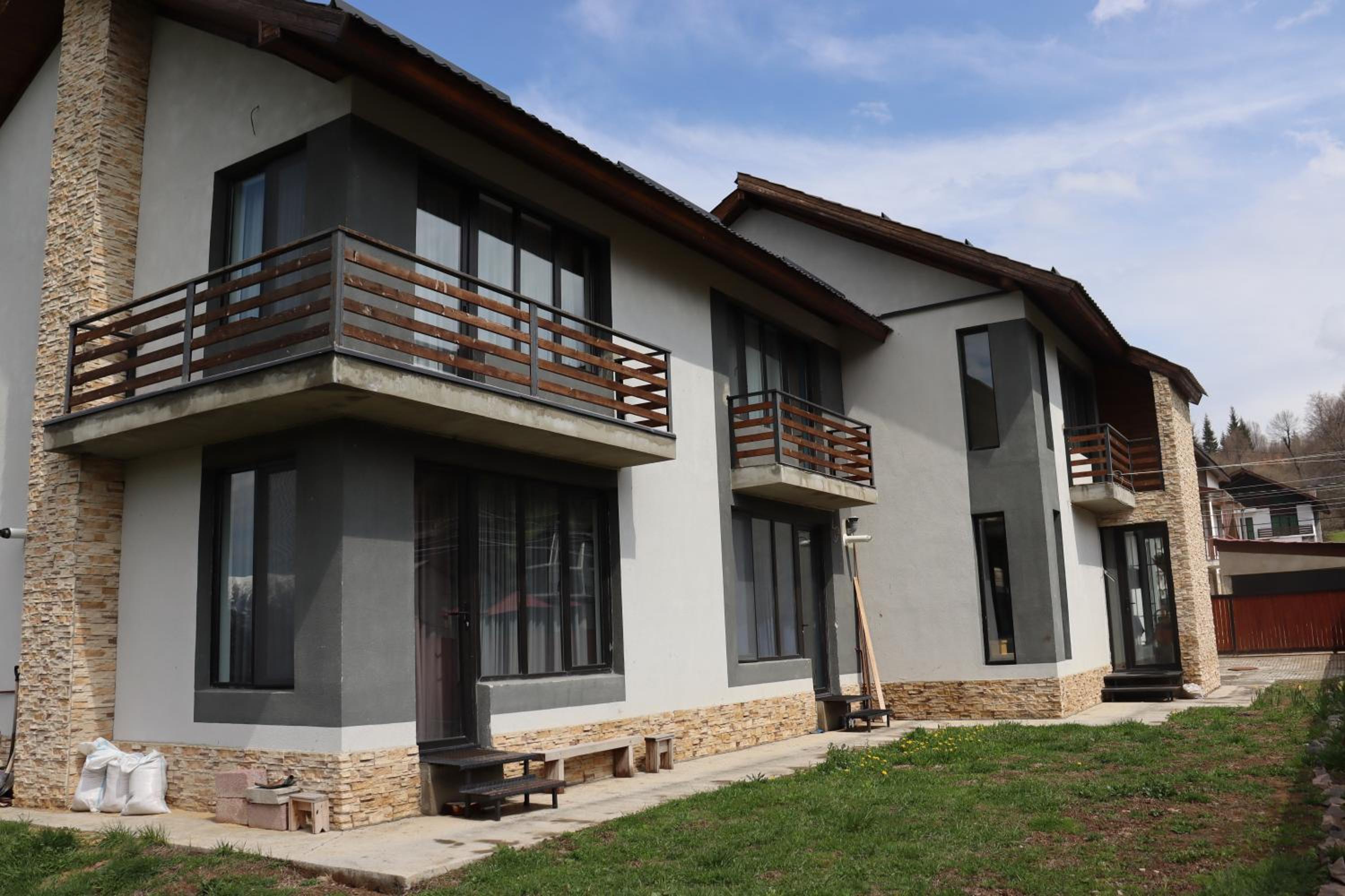 Townhouse in Mountains. view 2