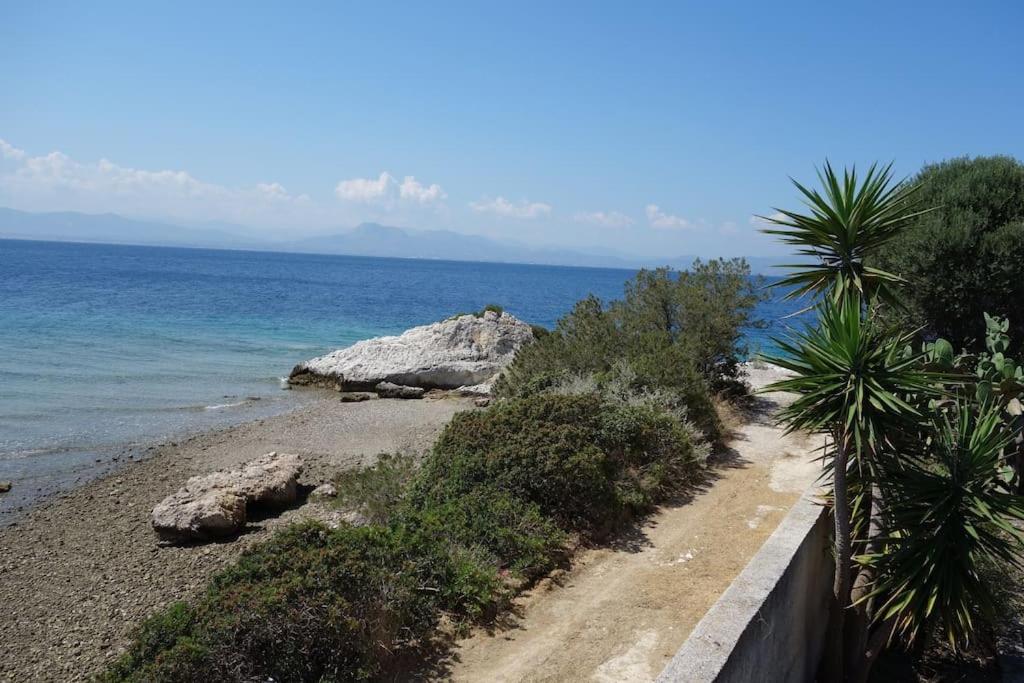 House by the Sea at Skaloma, Loutraki view 4