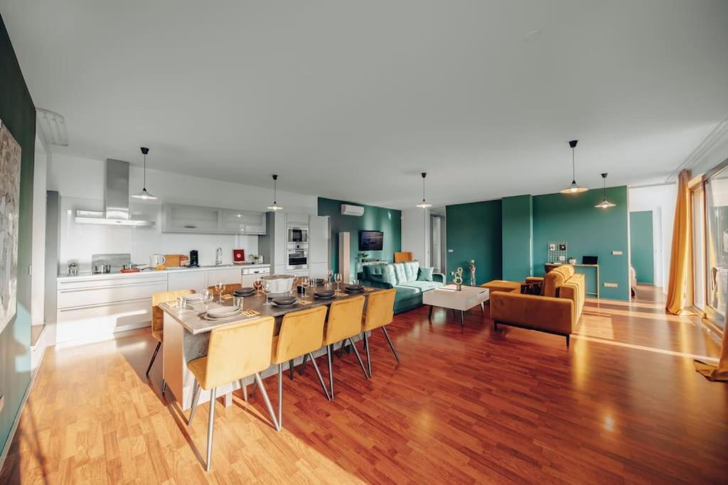 Design Architect Villa with 2 Apartments