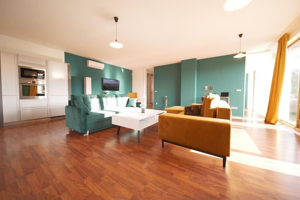 Design Architect Villa with 2 Apartments