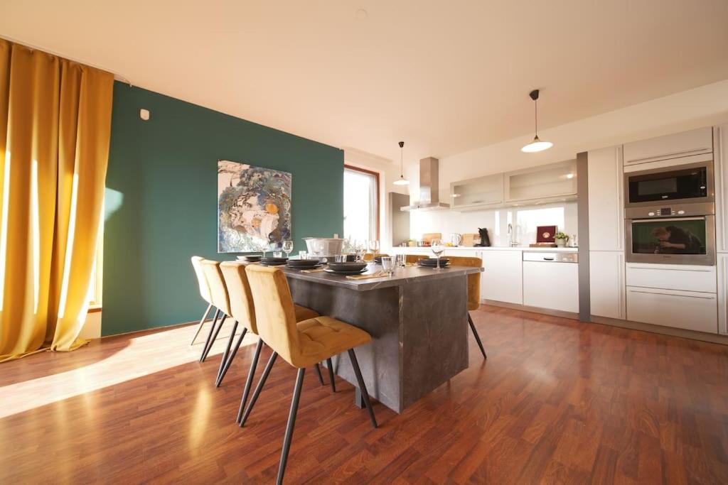 Design Architect Villa with 2 Apartments