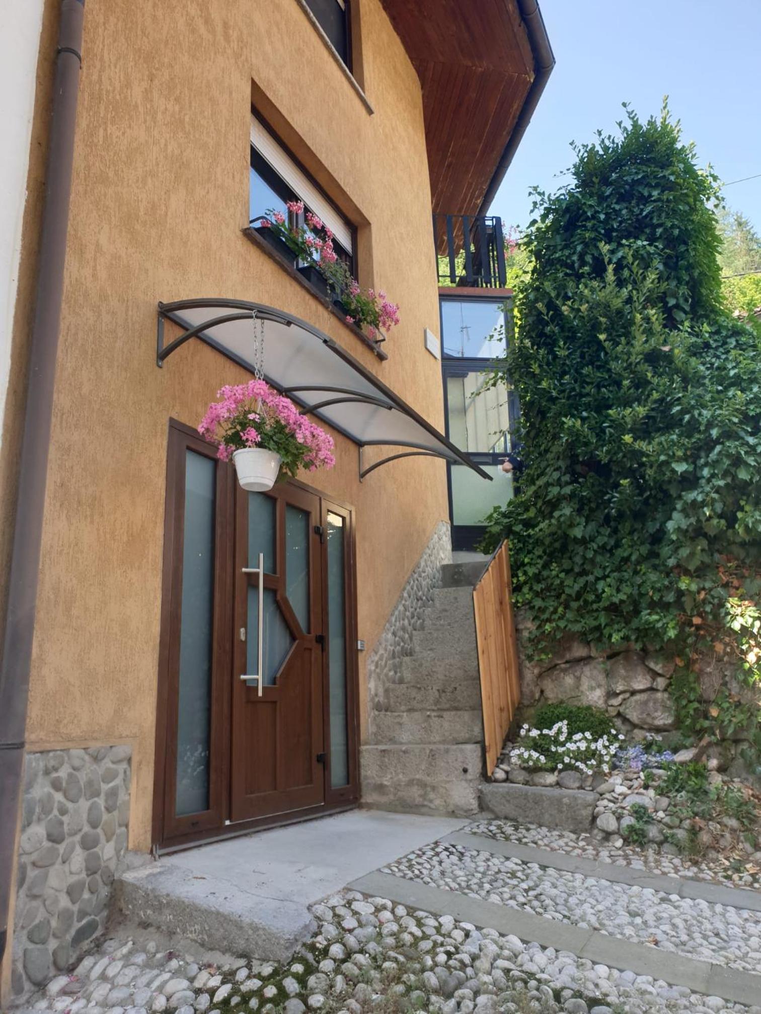 Apartma na klancu view 2