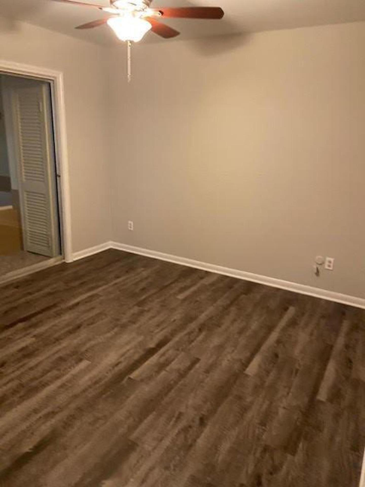 Charming 2-Bed Apartment in Houston view 3
