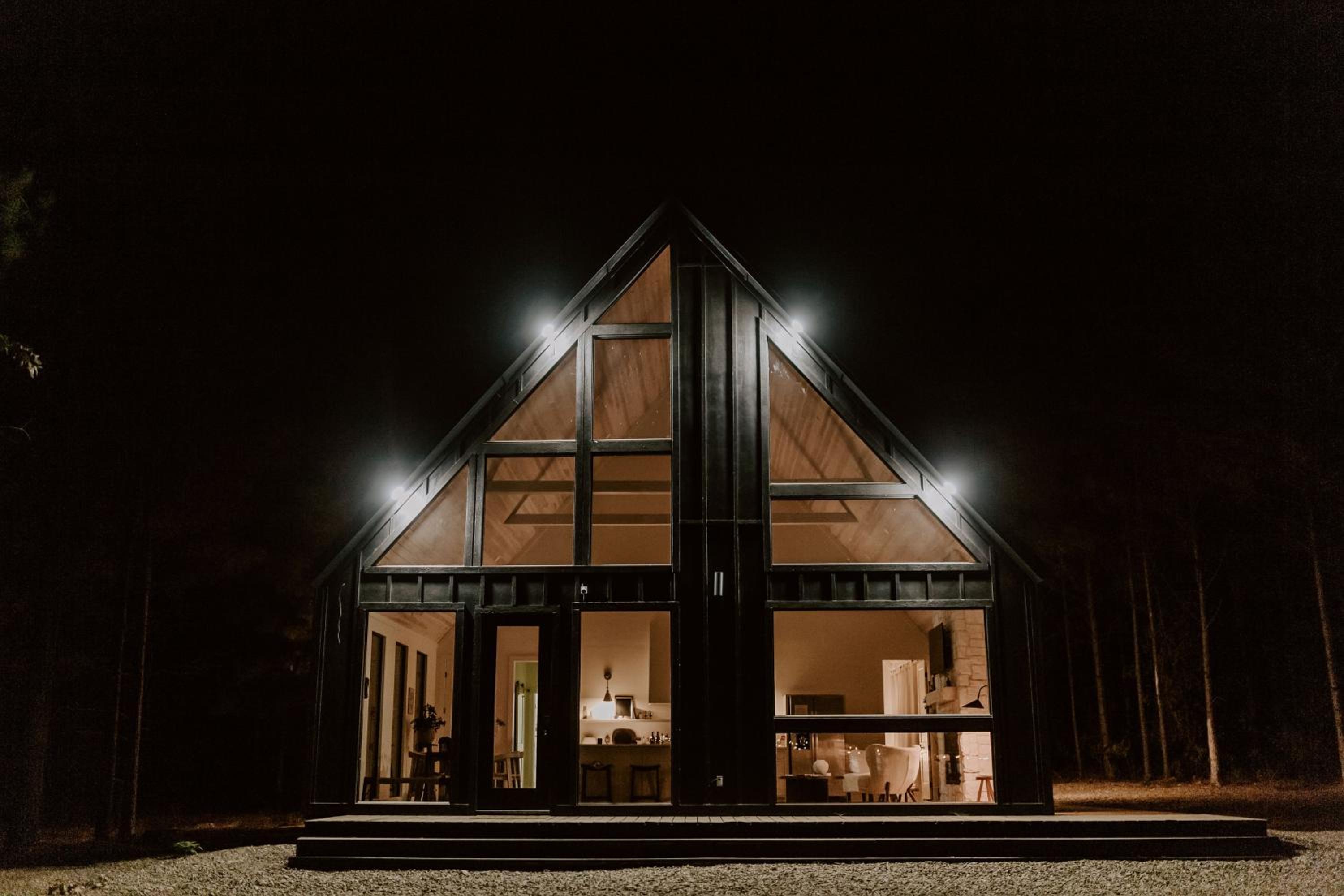 Hotel Unwind in Style & Serenity - The Denizen - Image 1