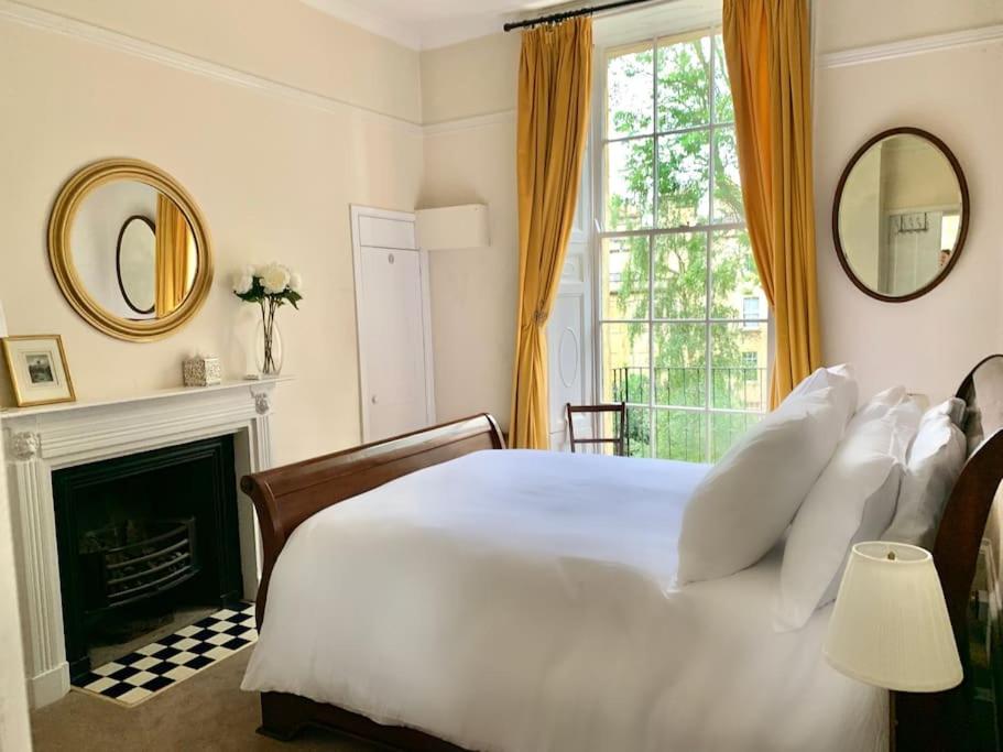 Beautiful Regency Crescent Apartment in Idyllic Location view 2