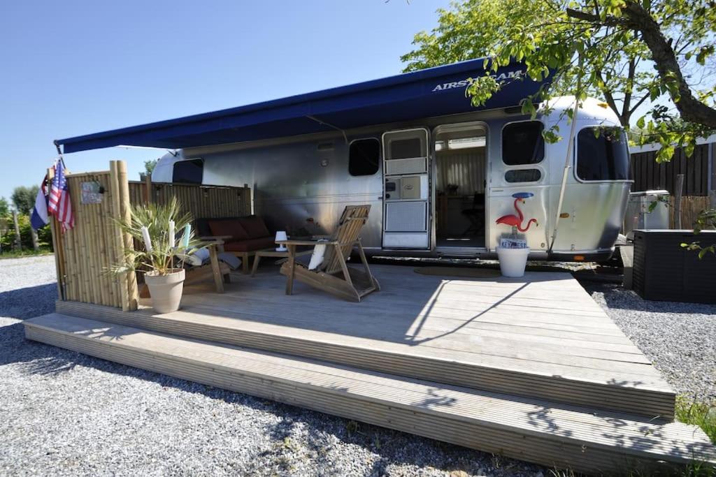 Airstream Retro USA caravan view 5