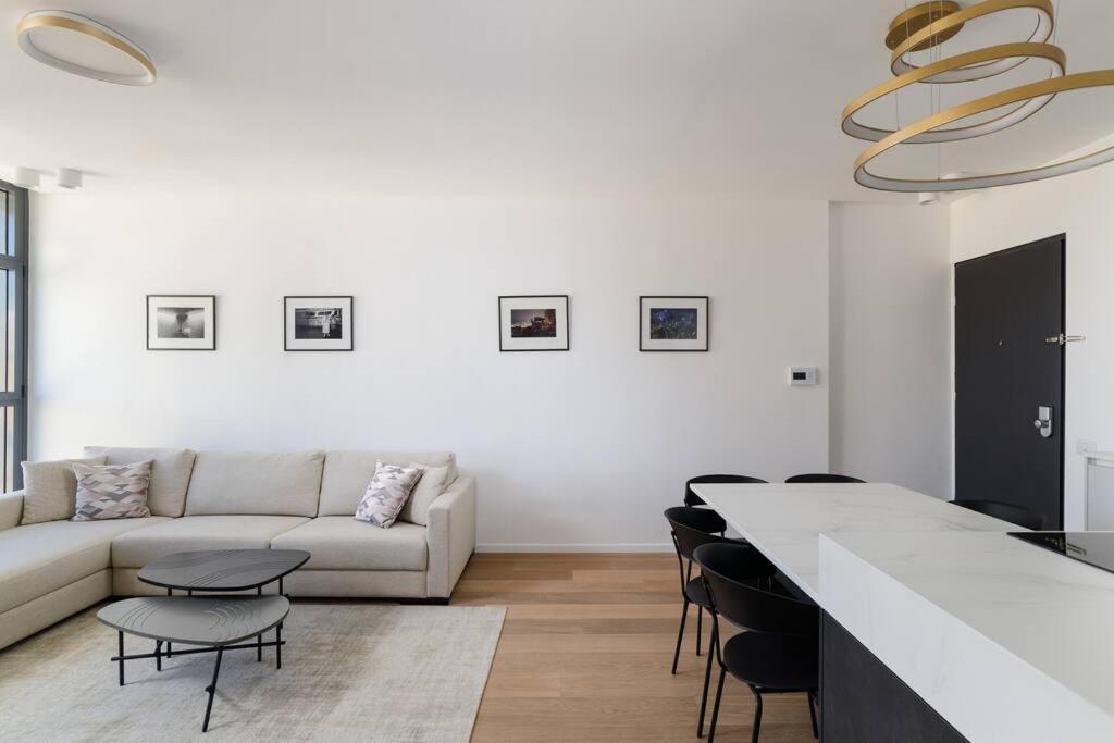 Luxury 2BR in New Building by Nahalat Binyamin view 5