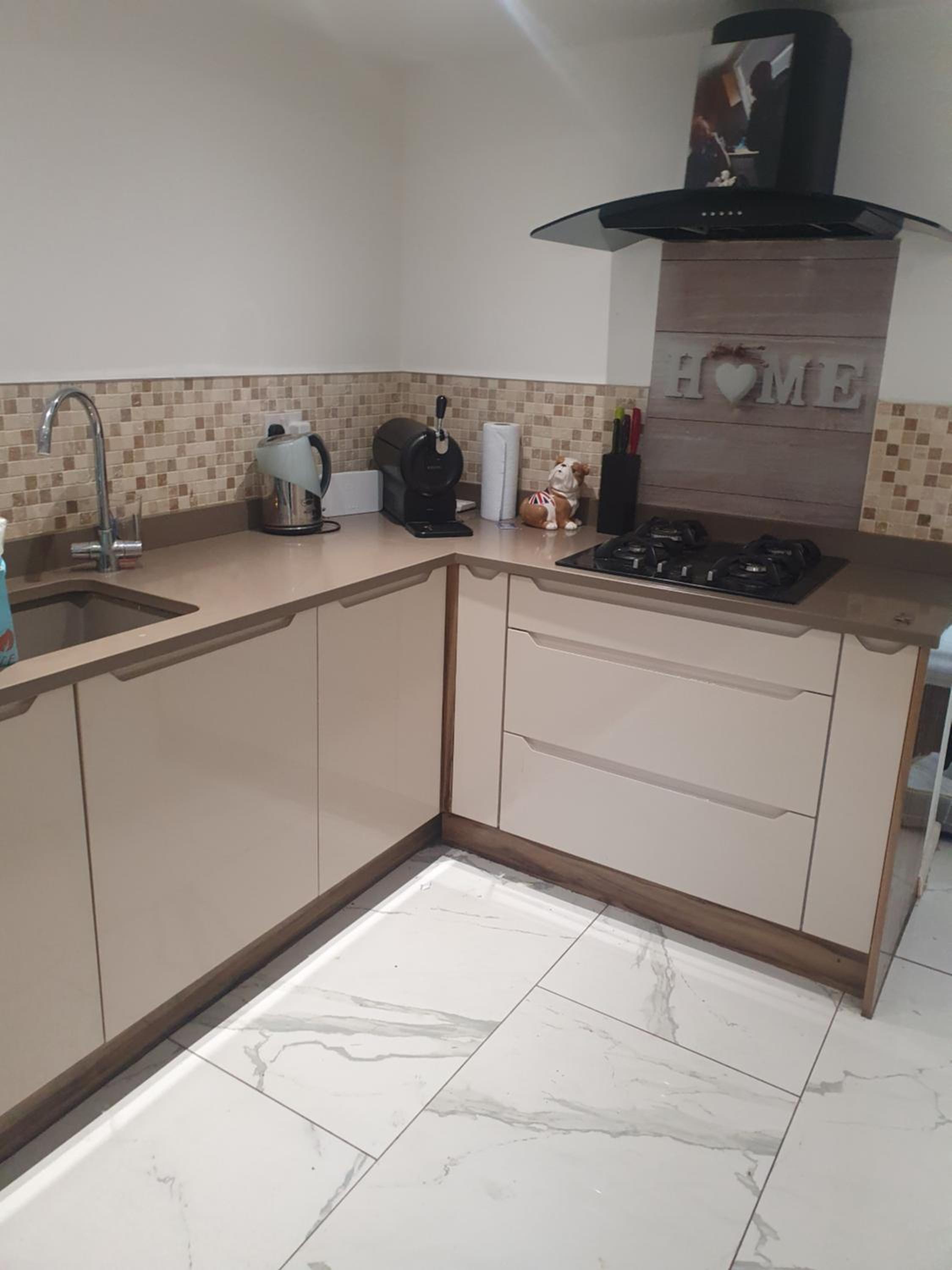 The hawthorns large detached 3 bedroom family home view 2