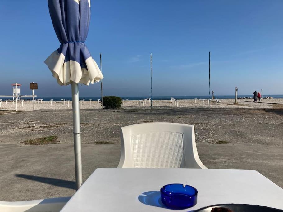 Schöne Wohnung am Strand, mit grosser Terrasse view 3