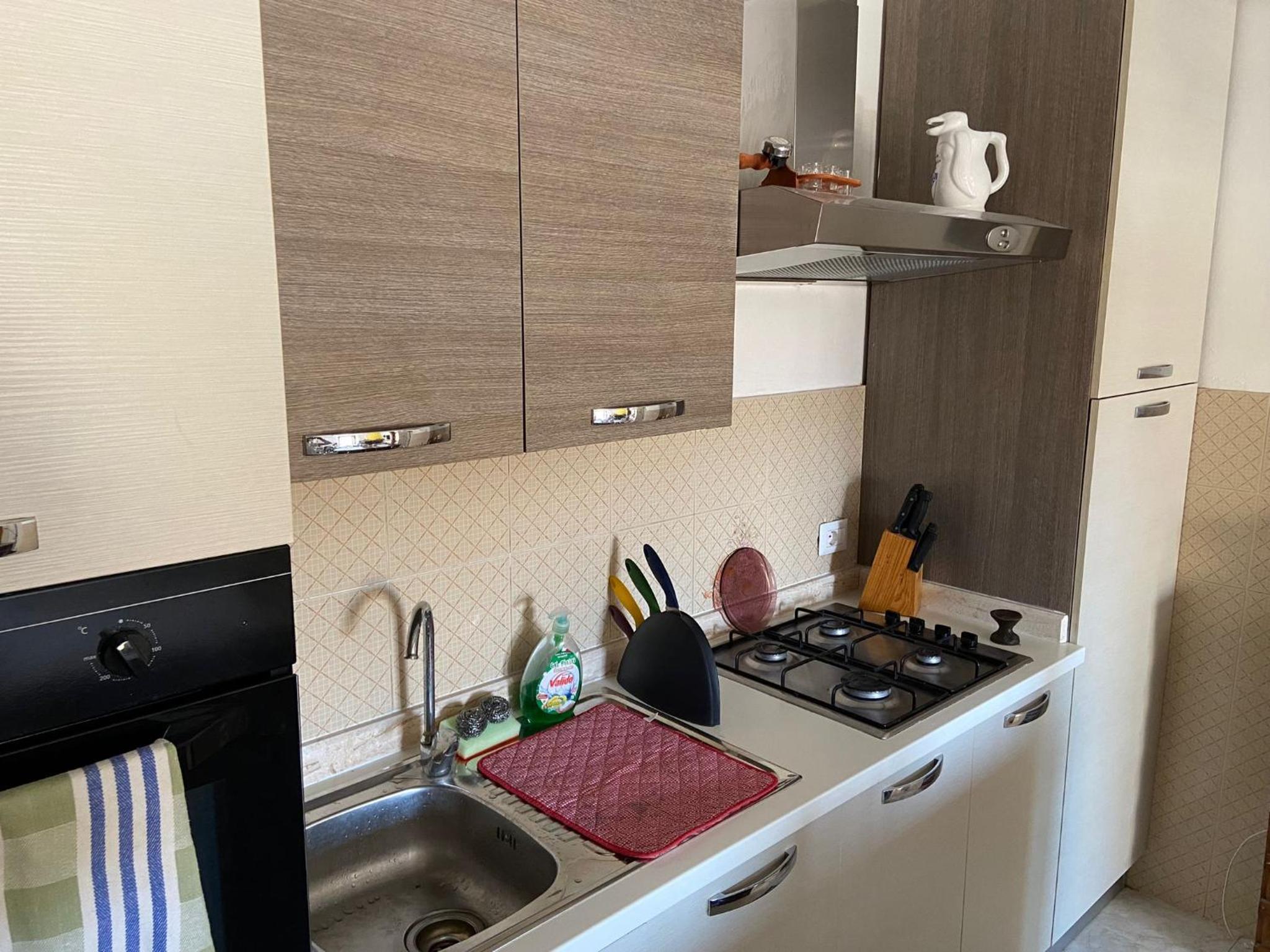 3 Rooms Beach en Alghero — kitchen