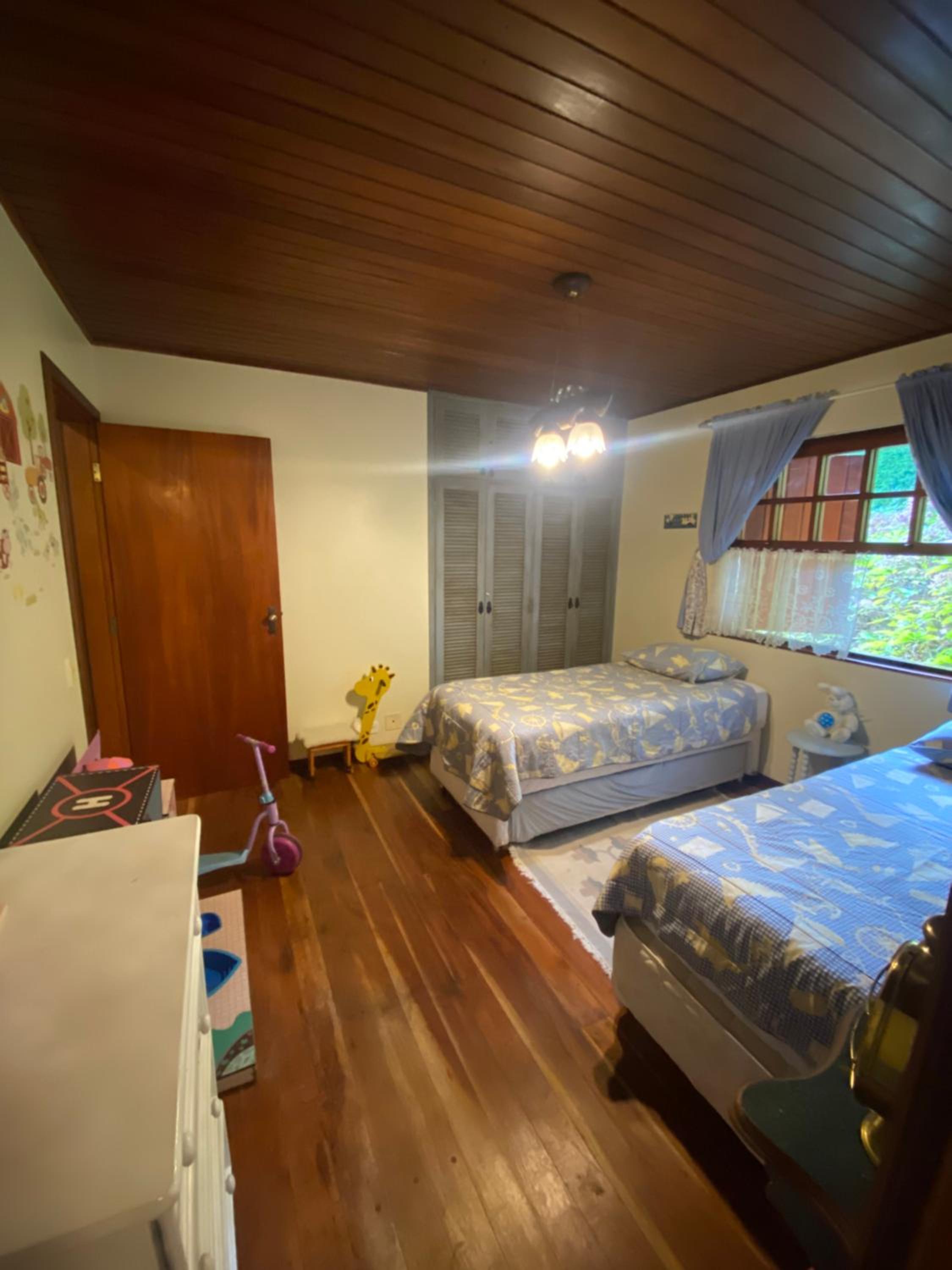 Quatro Estações Hospeda - Casa Azaleia condomínio Véu da Noiva