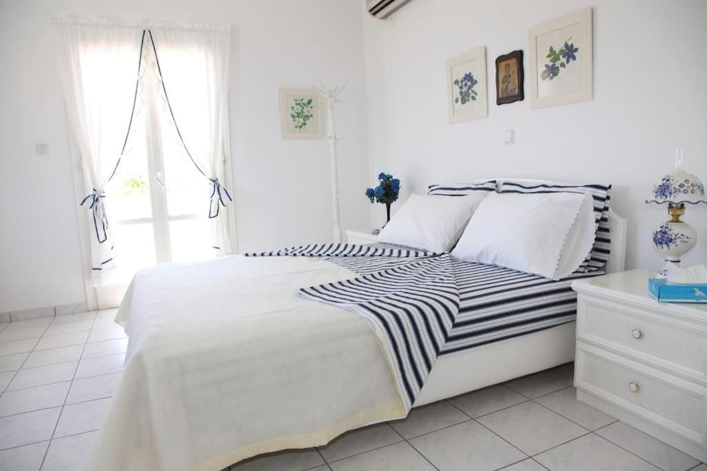 Stunning Sea front Villa Keroessa, Paros view 3