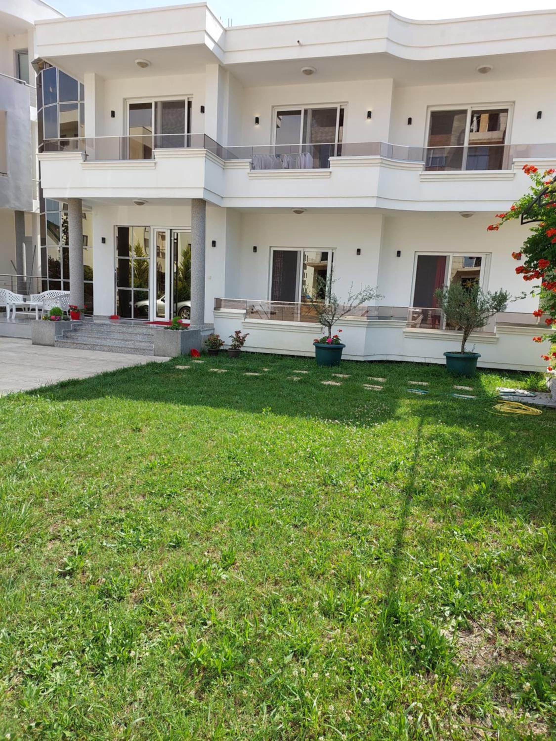 Rinia Apartments