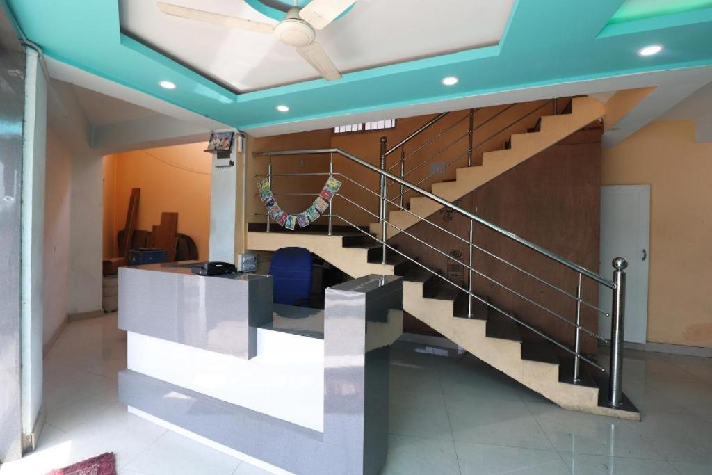 Lobby & Reception