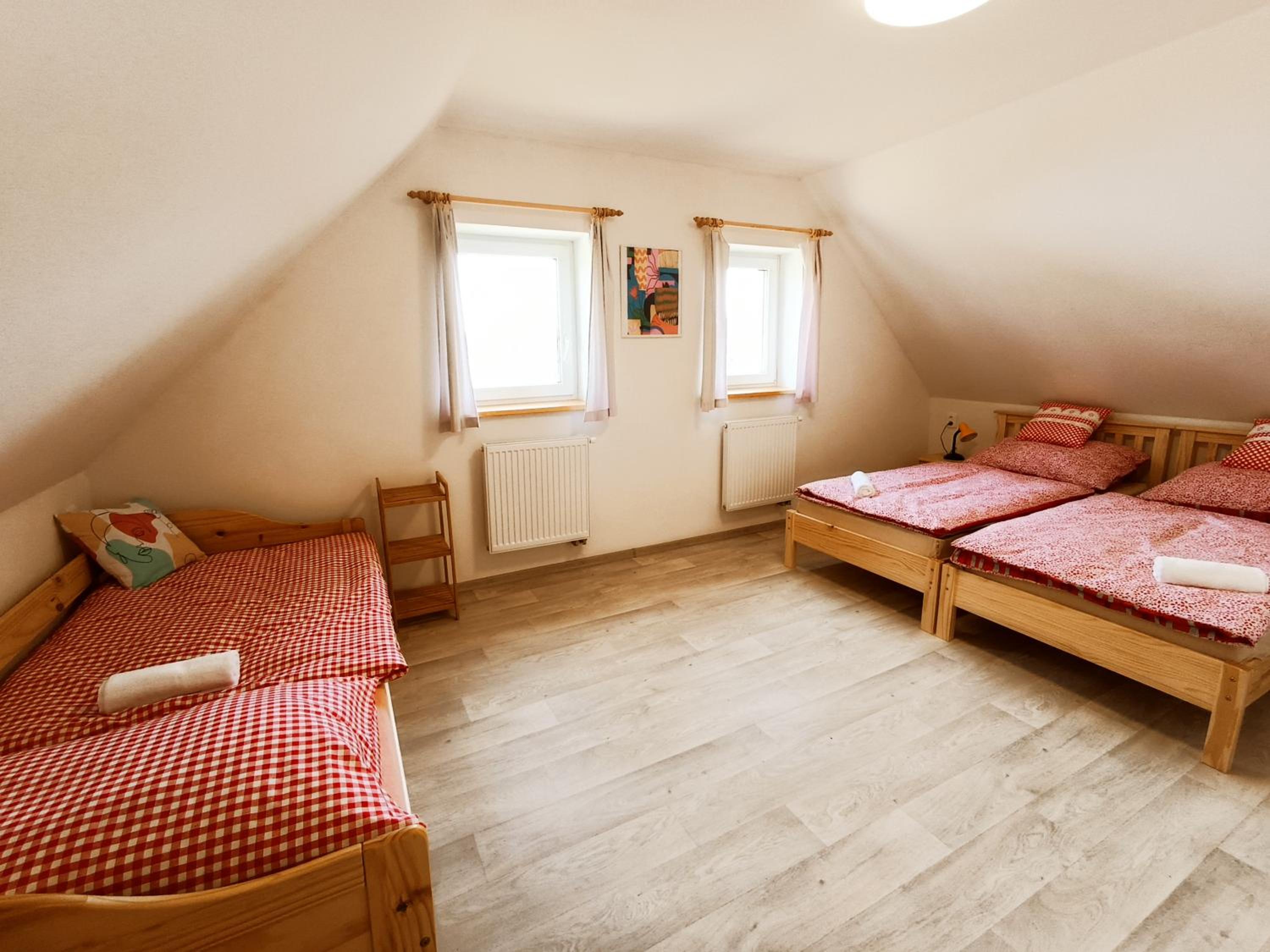 Klidná lokalita Na kraji lesa, celý dům s úschovnu kol