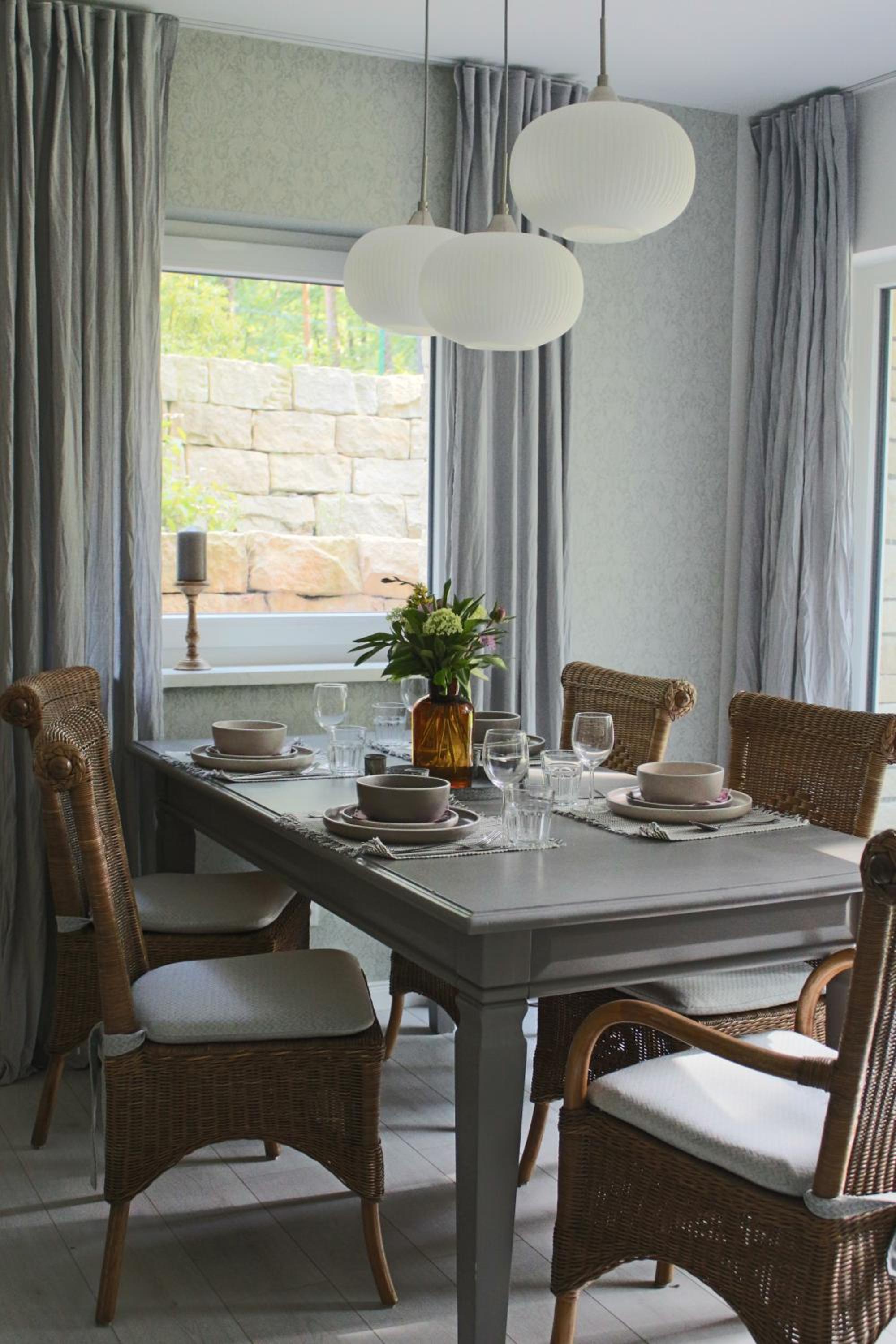 Moderne Wohnung im skandinavischen Stil am Waldrand