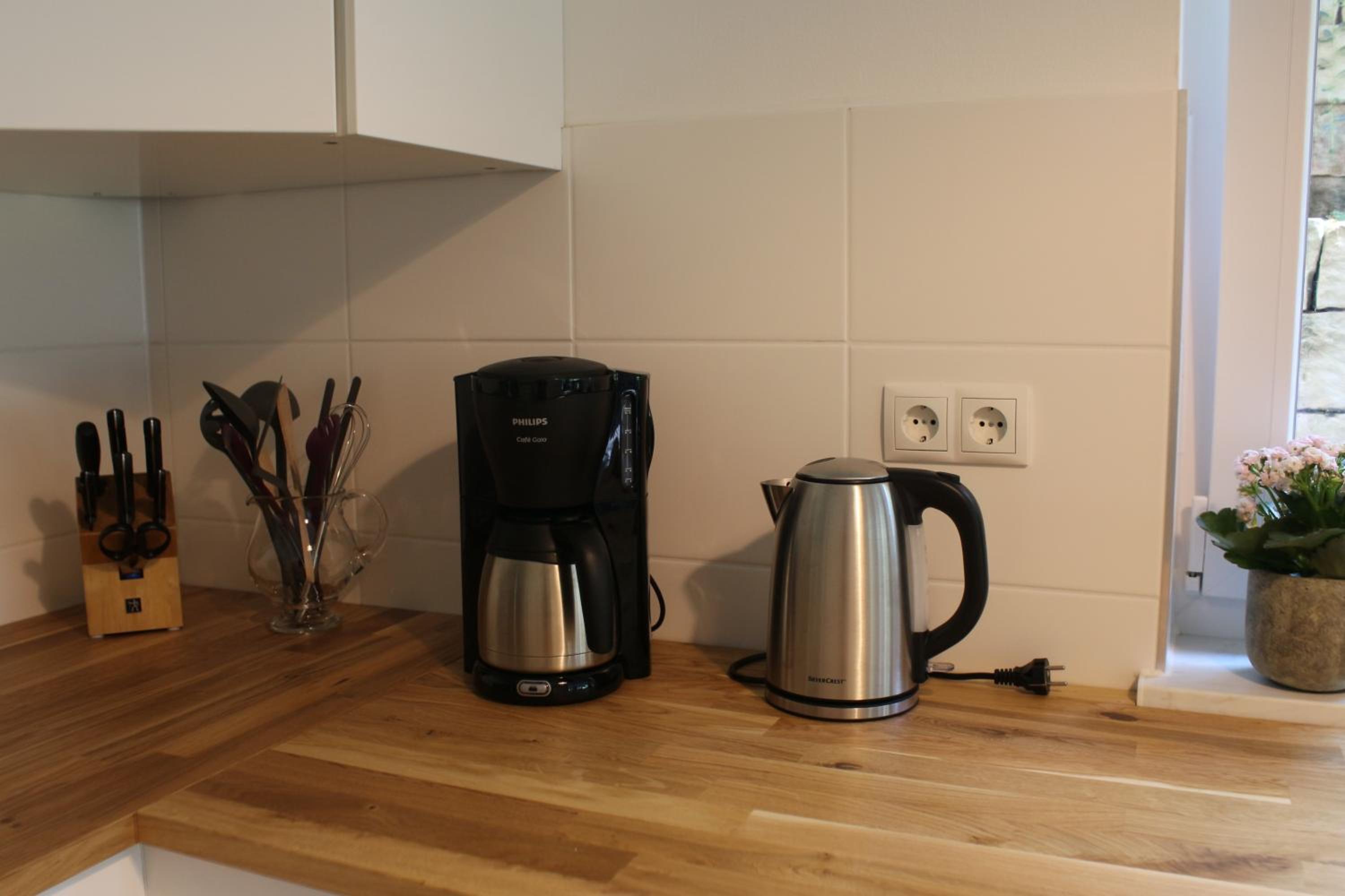 Moderne Wohnung im skandinavischen Stil am Waldrand