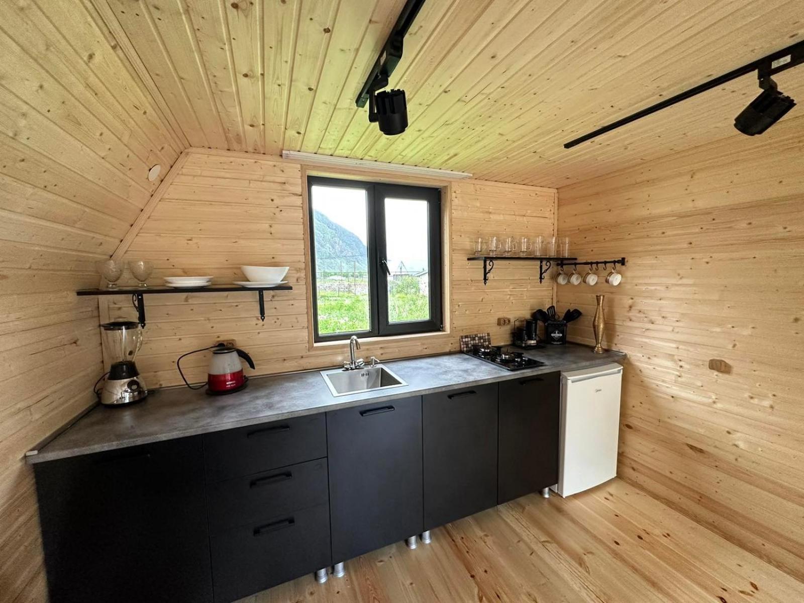 Thomas' Hut view 3