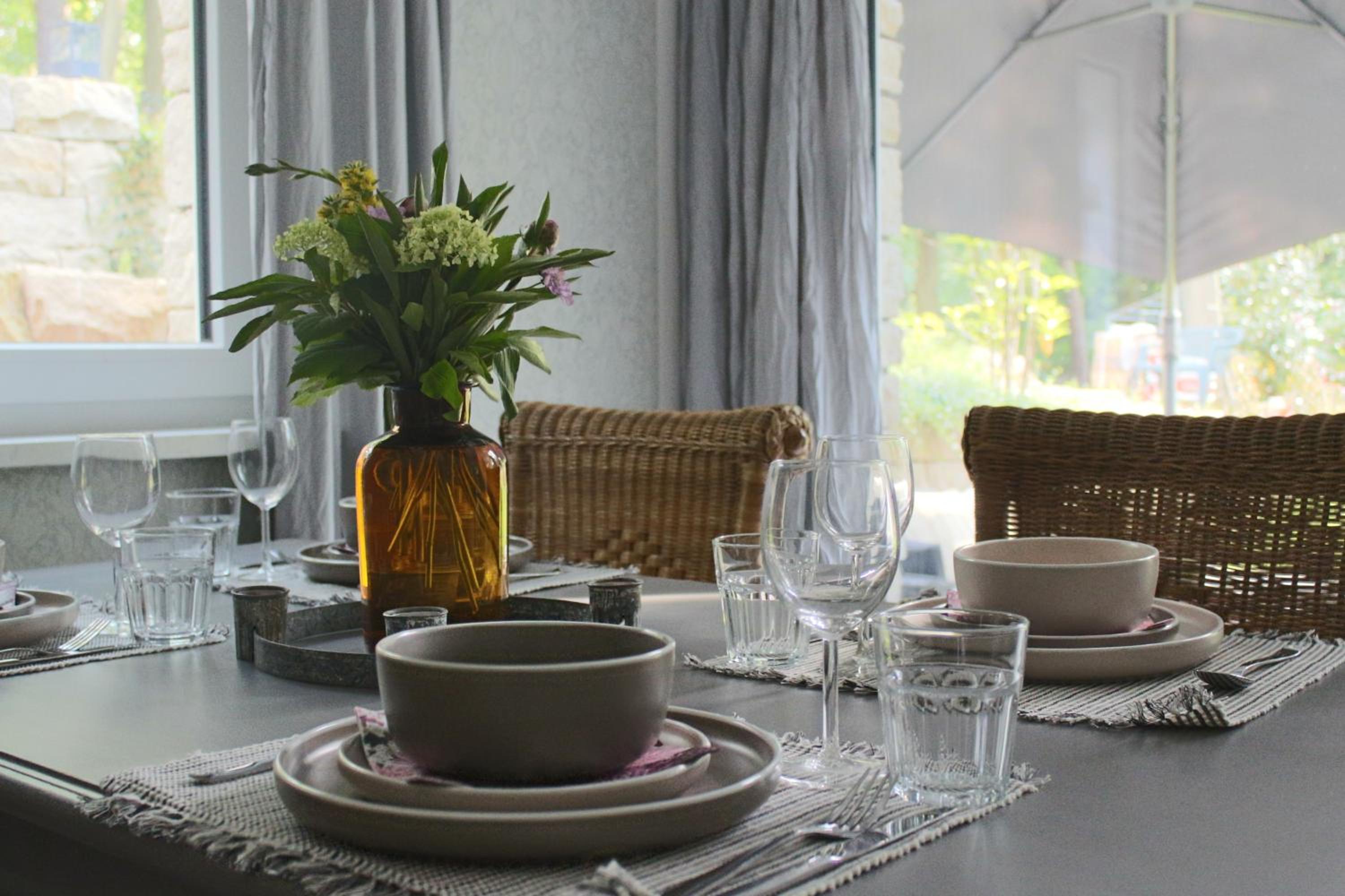 Moderne Wohnung im skandinavischen Stil am Waldrand