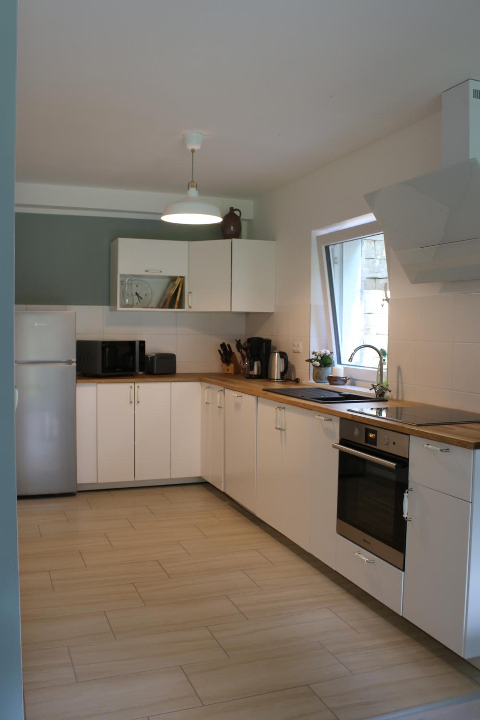Moderne Wohnung im skandinavischen Stil am Waldrand
