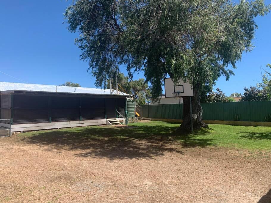 dhu drop inn