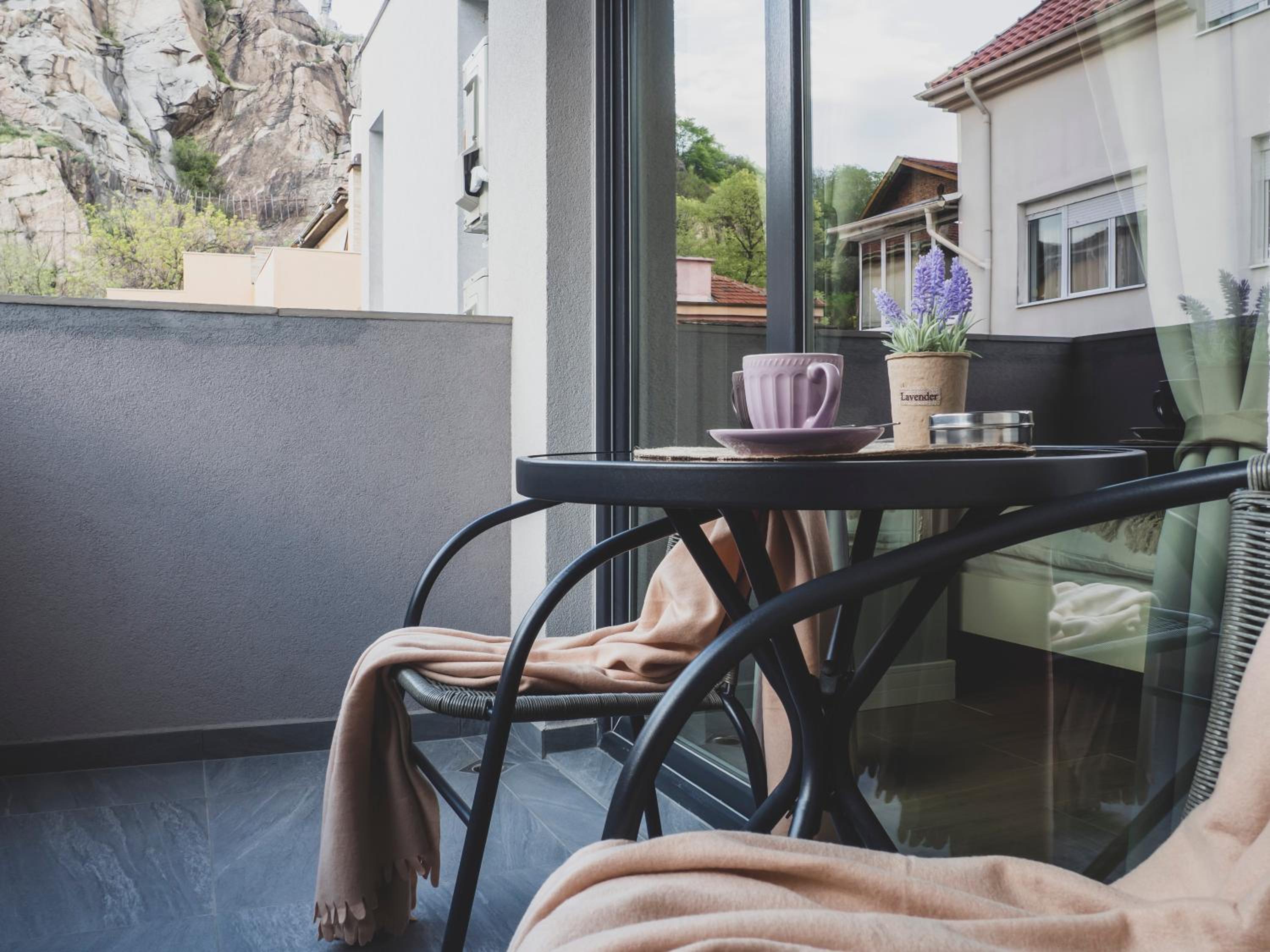 Stylish 1BD - Free Private Garage