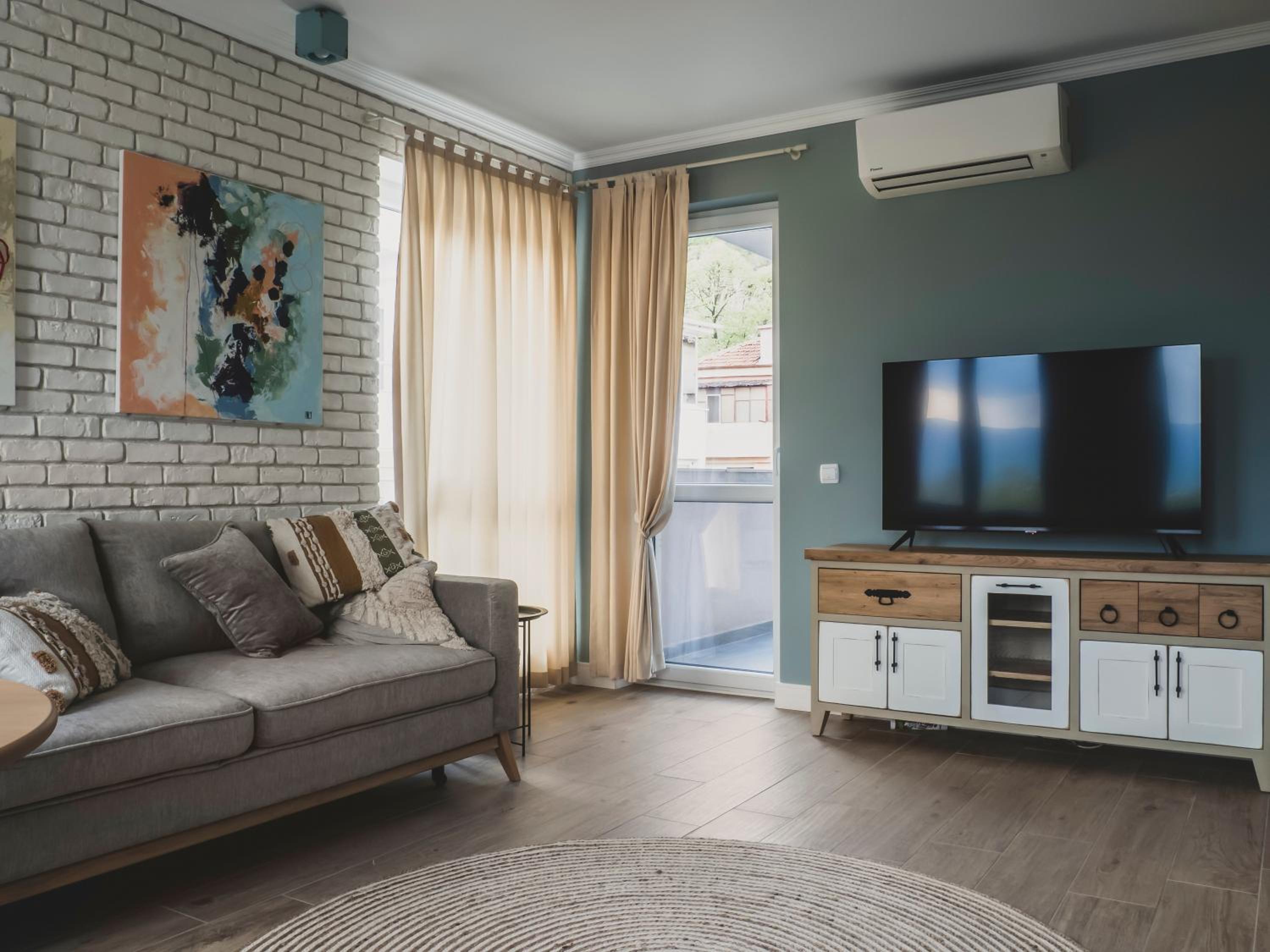 Stylish 1BD - Free Private Garage