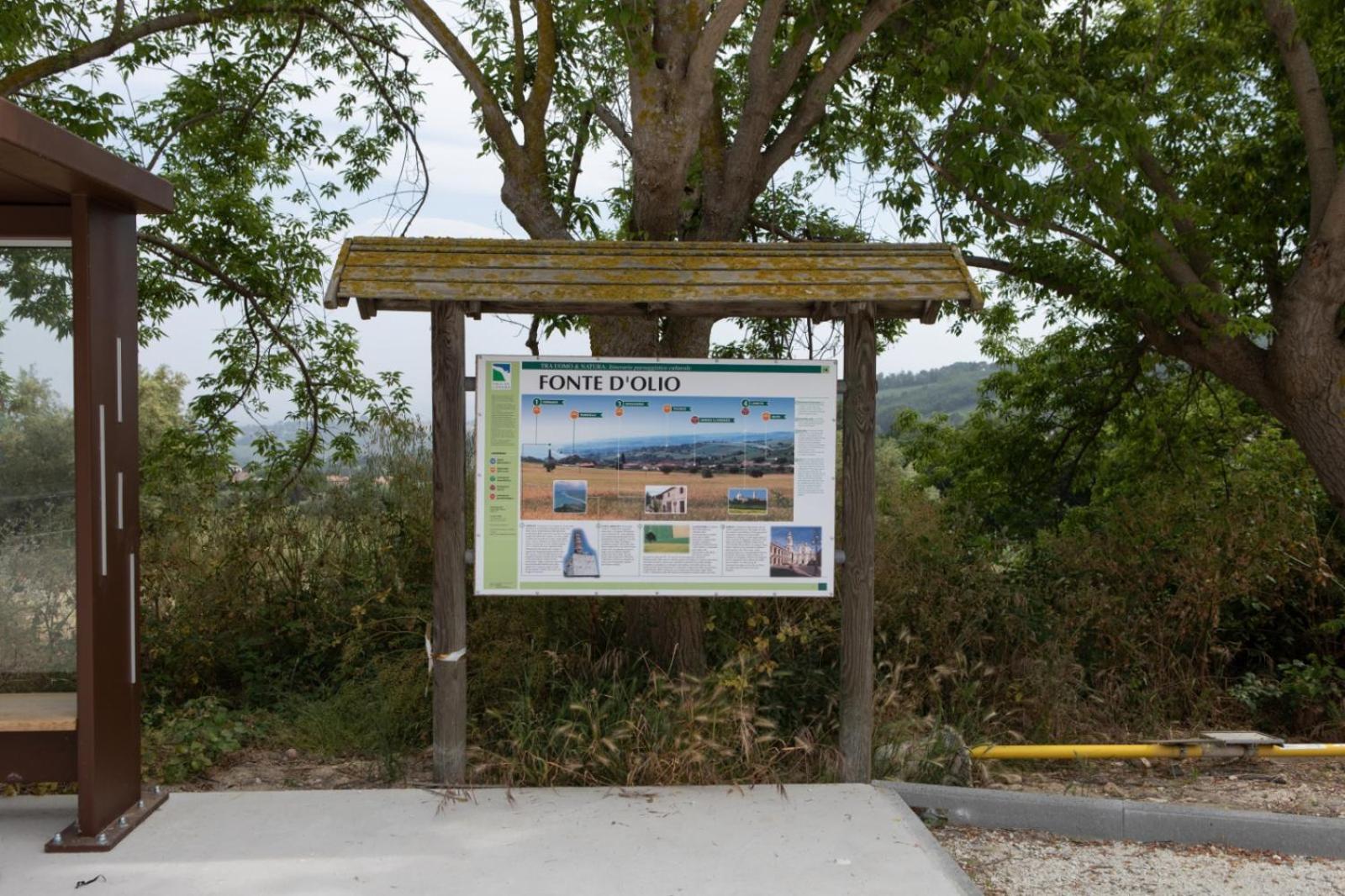 FONTE D'OLIO CONERO RELAIS