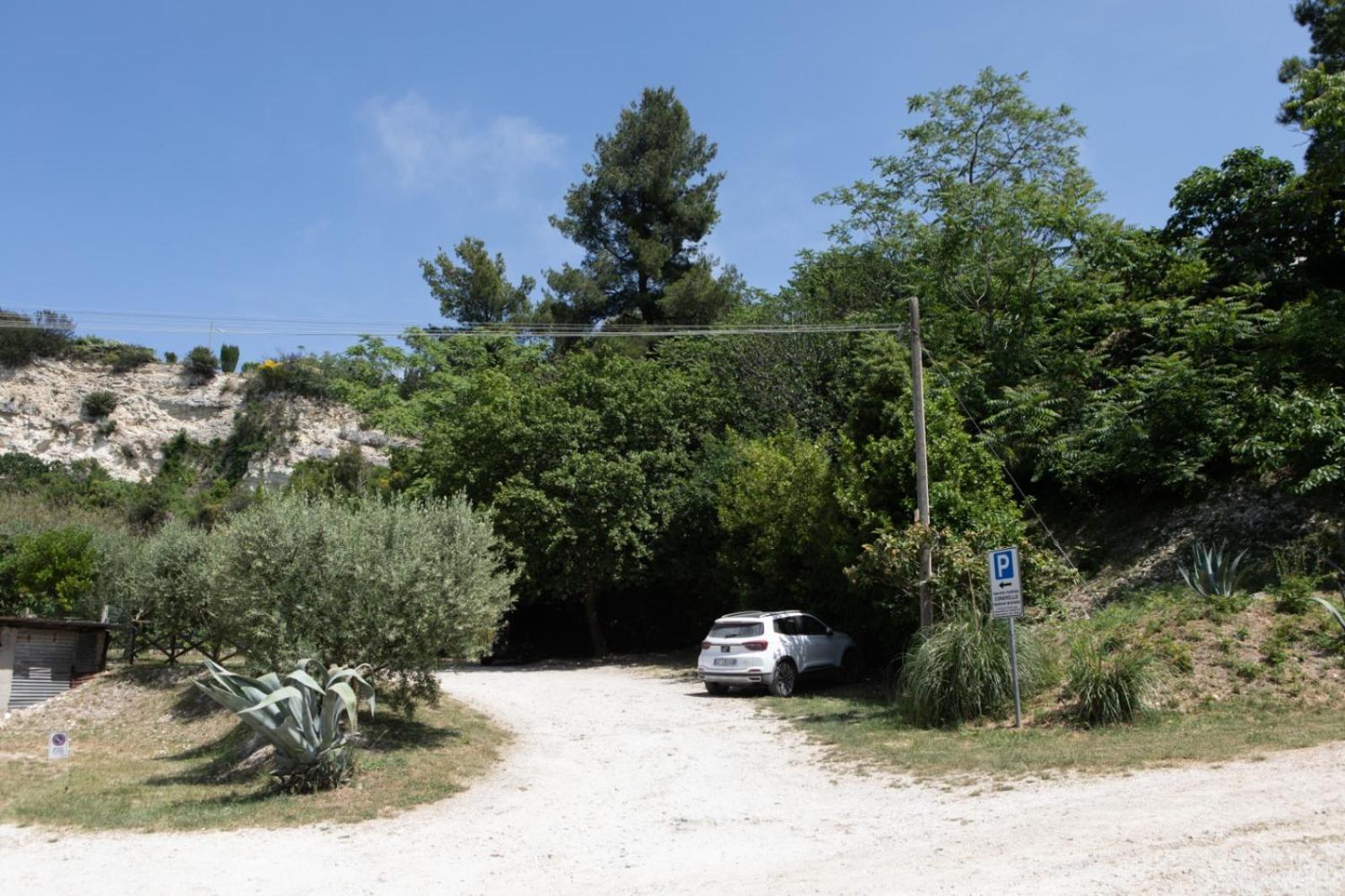 FONTE D'OLIO CONERO RELAIS