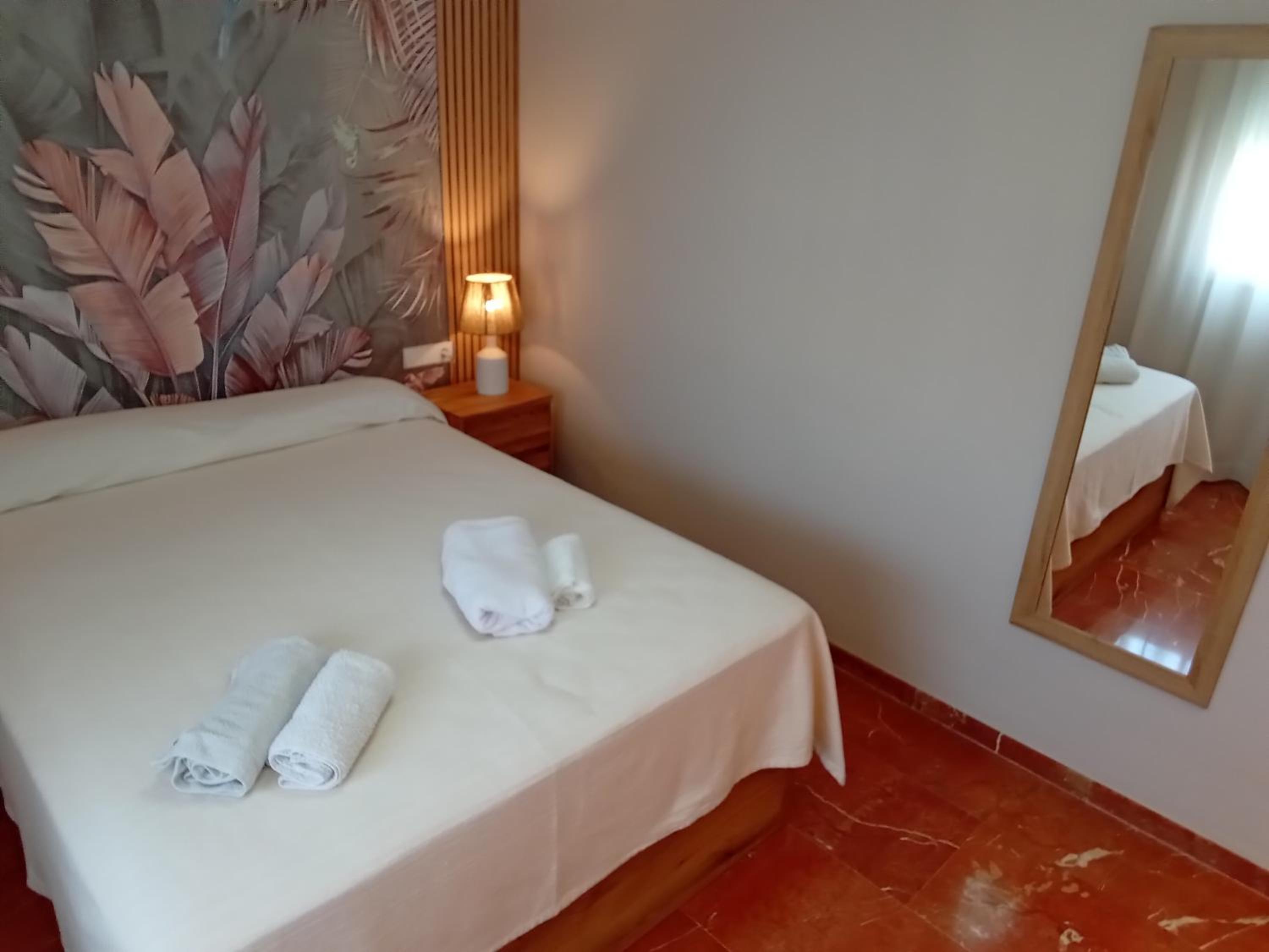 Apartamento Alteanos, centrico y confortable, soleado, con piscina y jardines, tenis, parking exterior comunitario, y la playa andando 10 min photo 5