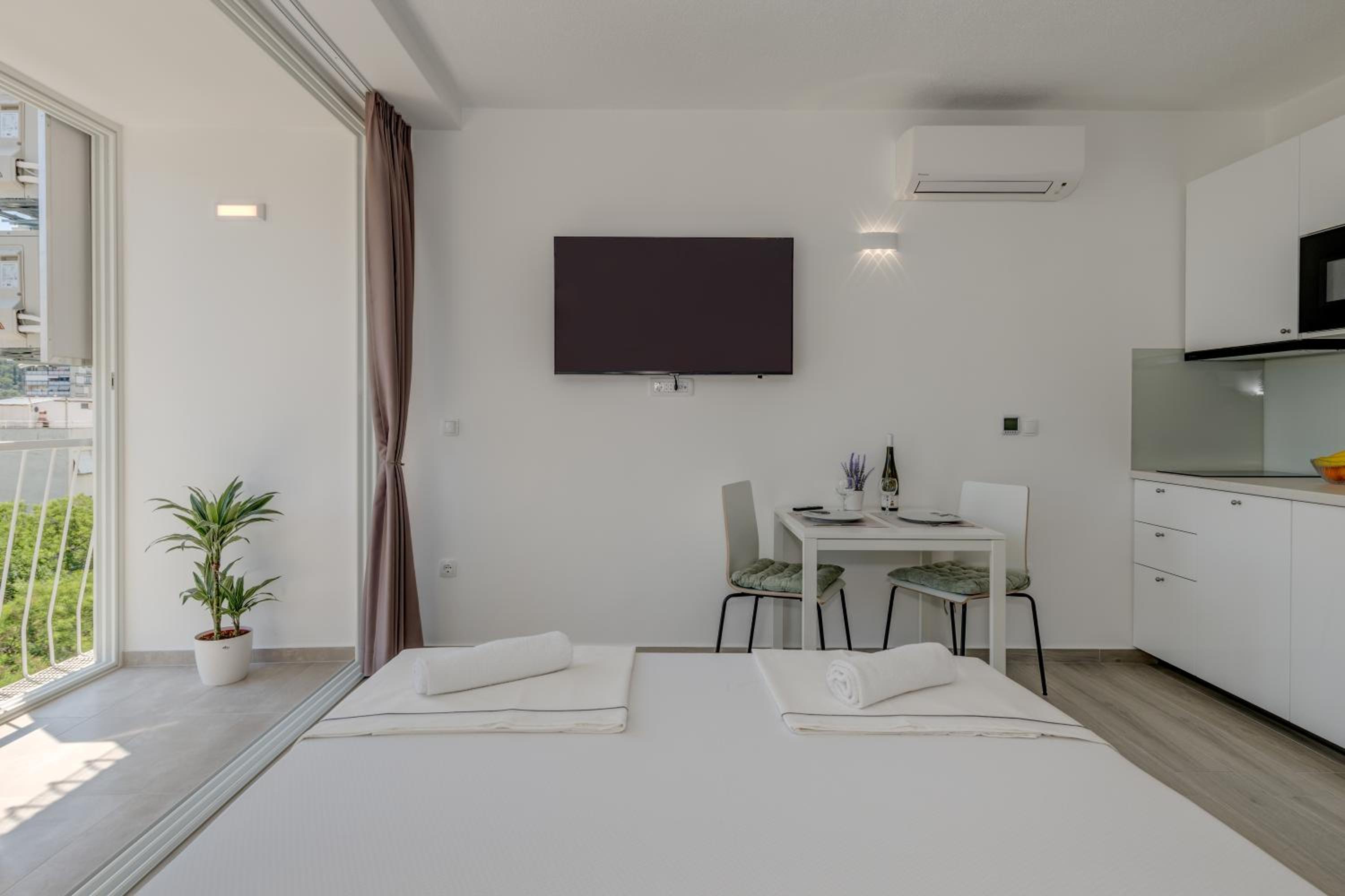 New sunny Studio with balcony, Split center photo 4