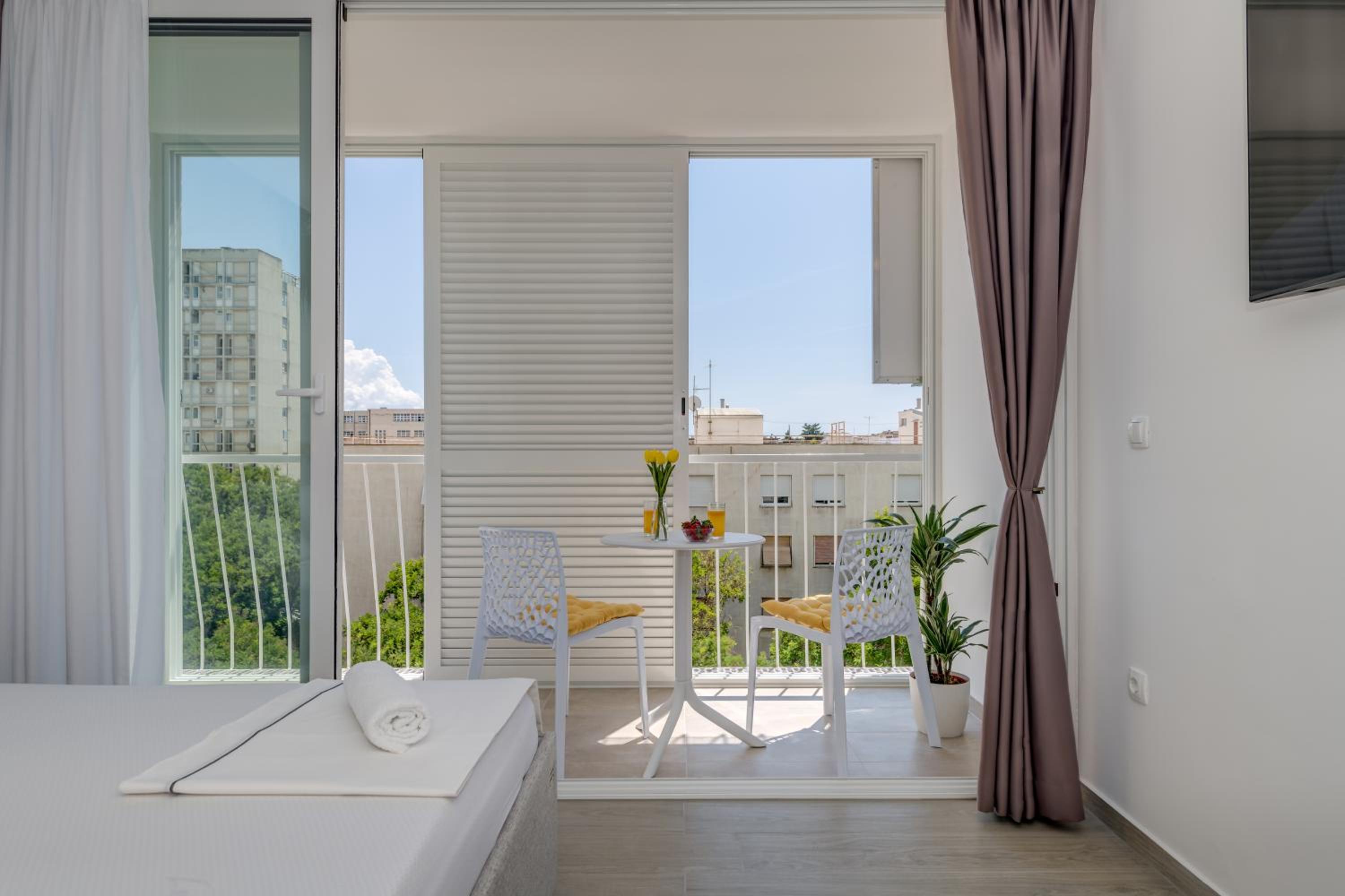 New sunny Studio with balcony, Split center photo 2