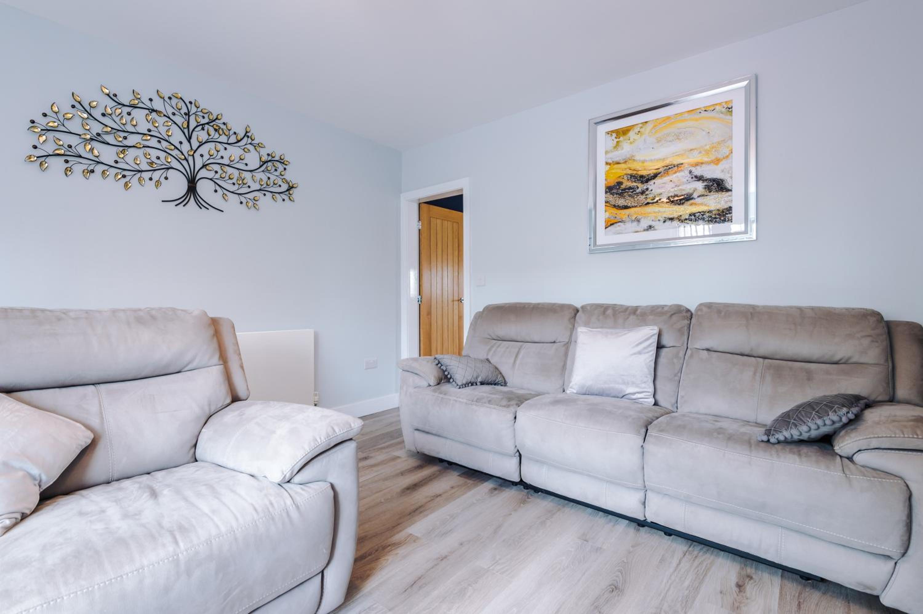 Charming & Modern 4 bed, ideal for contractors and leisure view 4