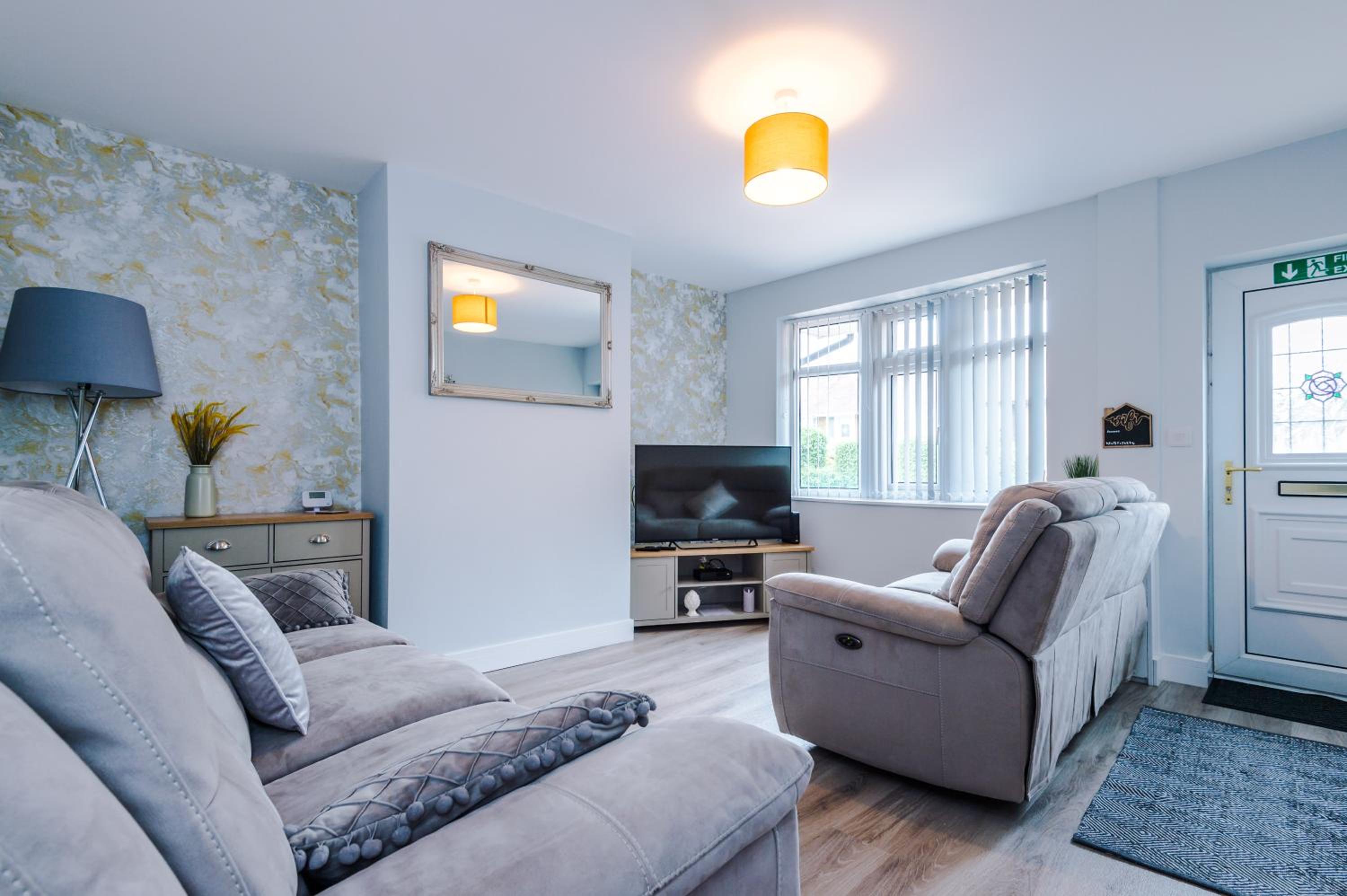 Charming & Modern 4 bed, ideal for contractors and leisure view 2