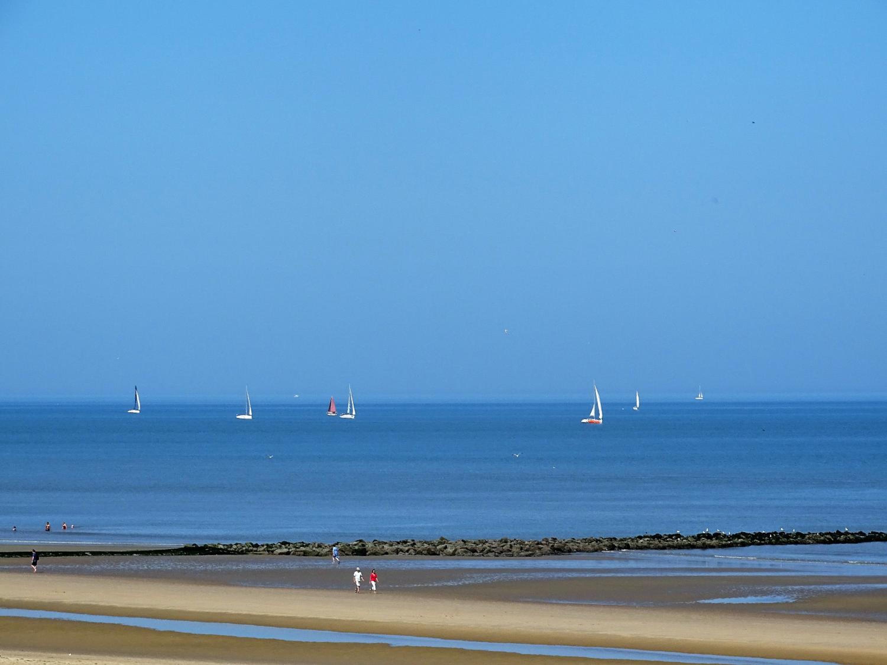 North Sea View studio with parking